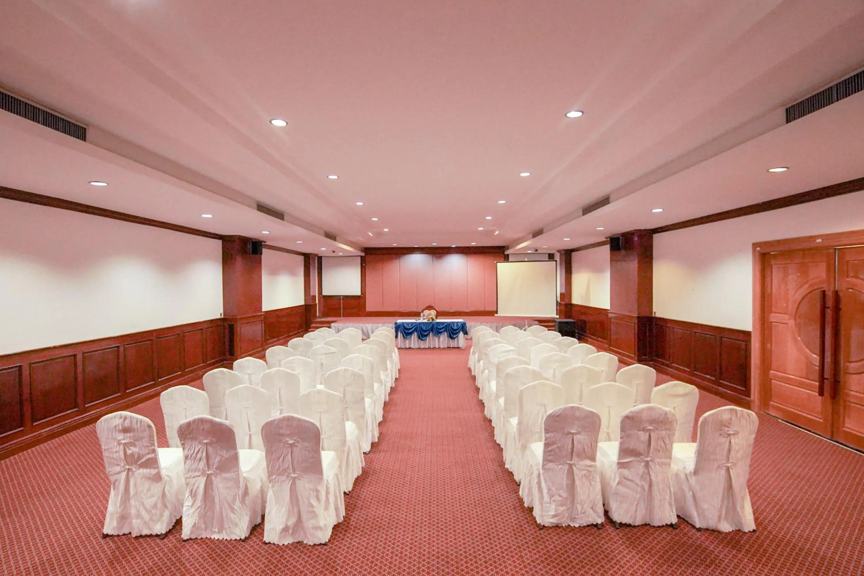 Meeting/conference room in Arawan Riverside Hotel
