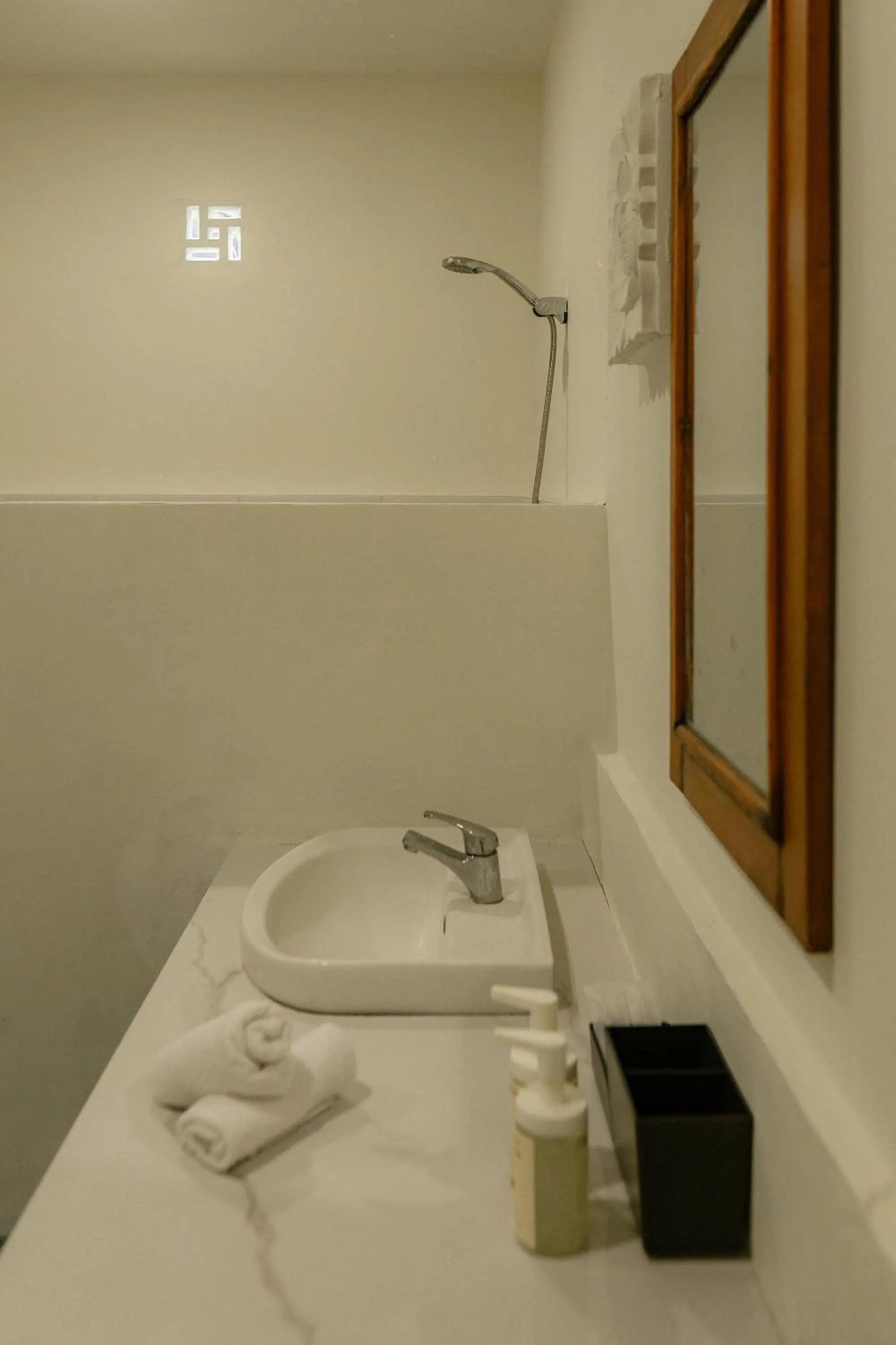 Bathroom in Gili Paddy Hotel