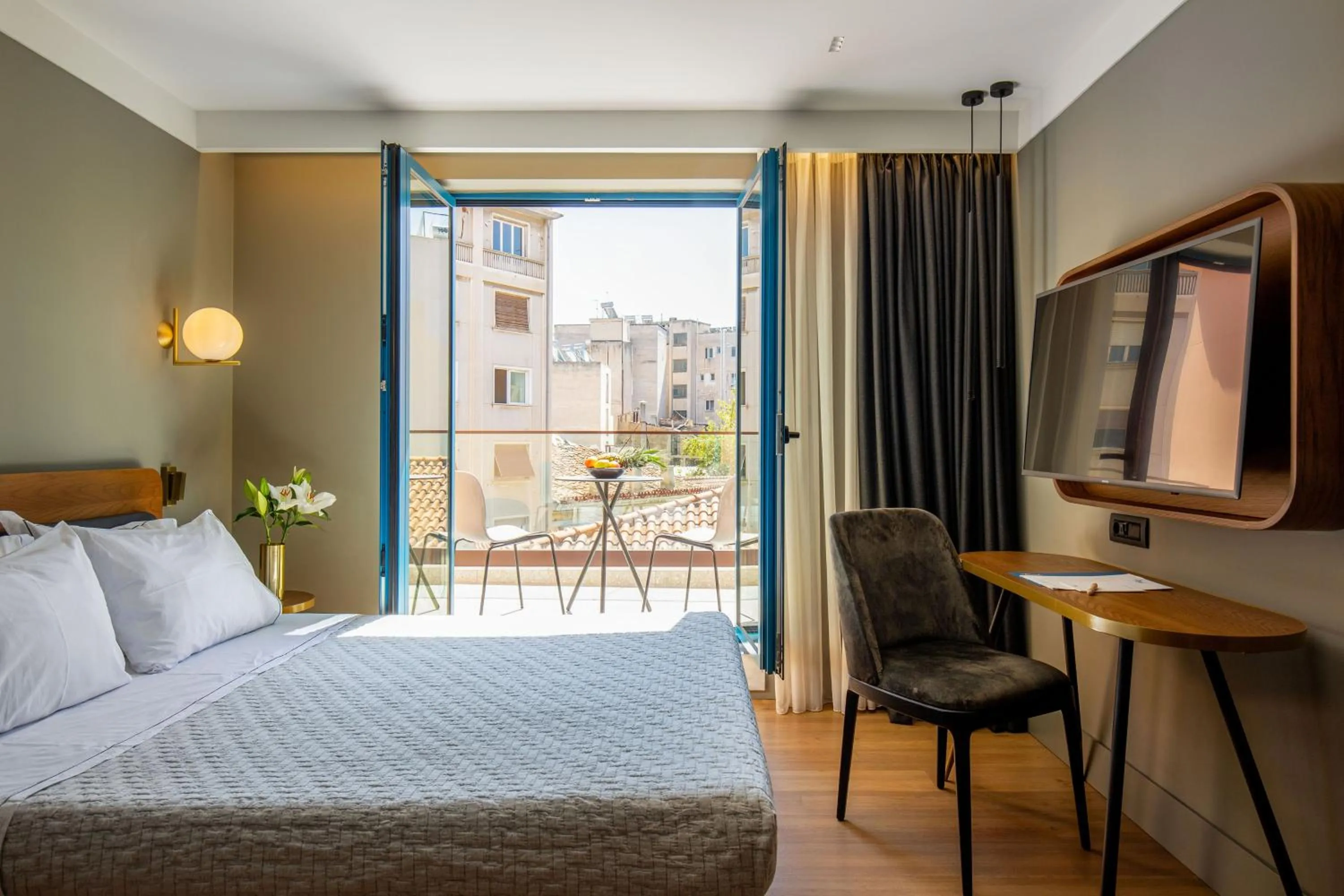 Bed in Bob W Athens Eolou