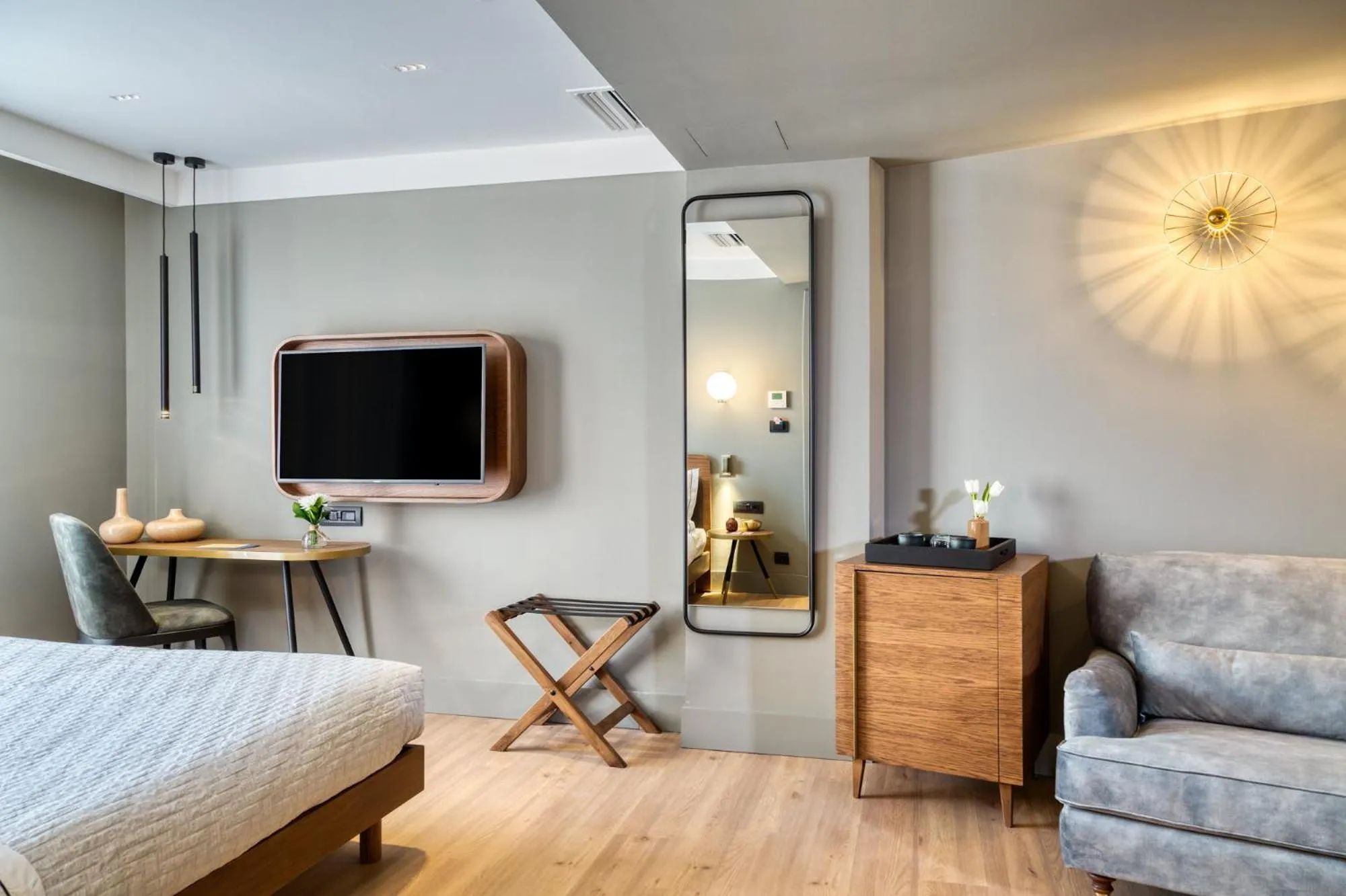 Bed in Bob W Athens Eolou