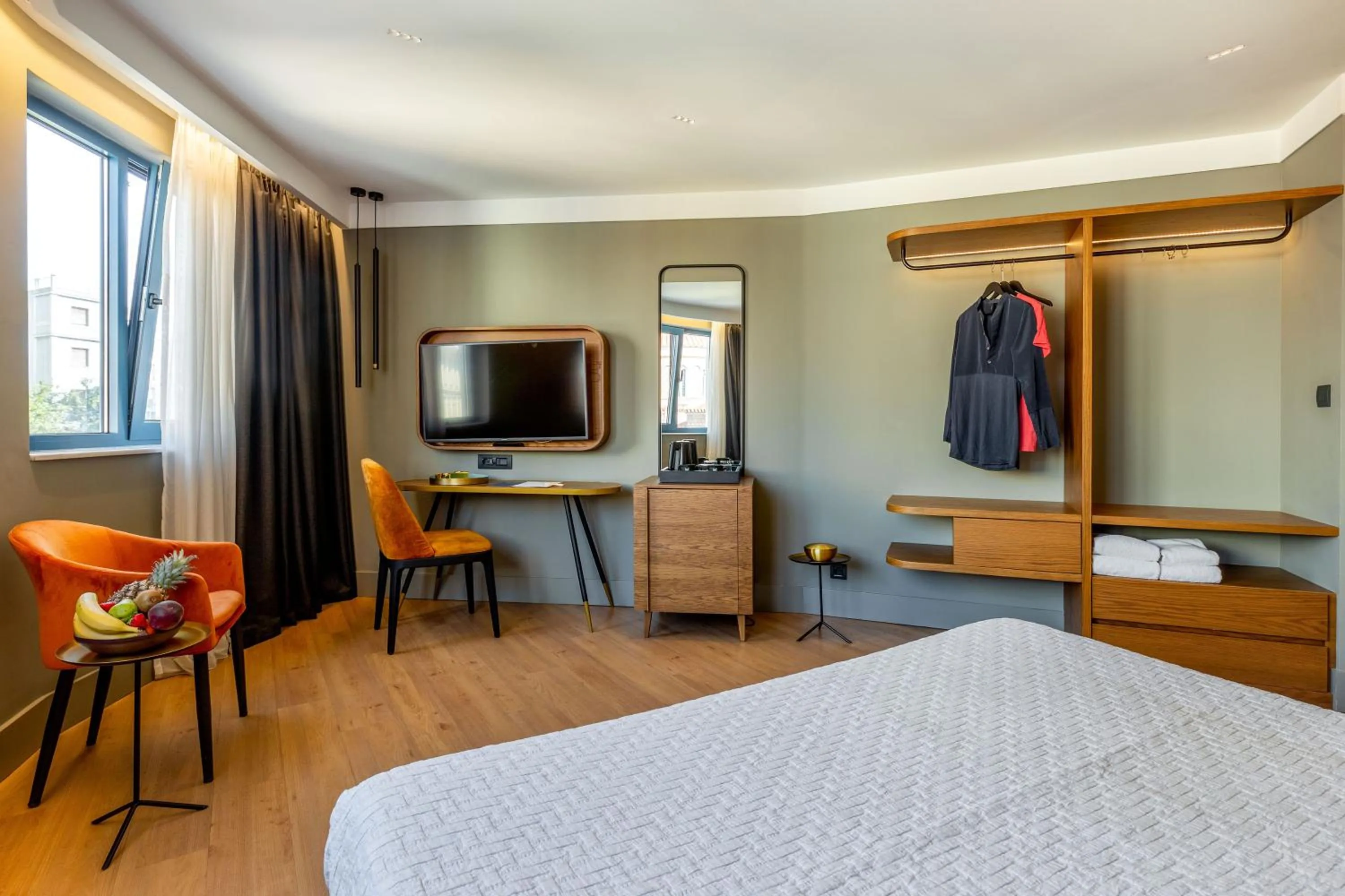 Bed in Bob W Athens Eolou