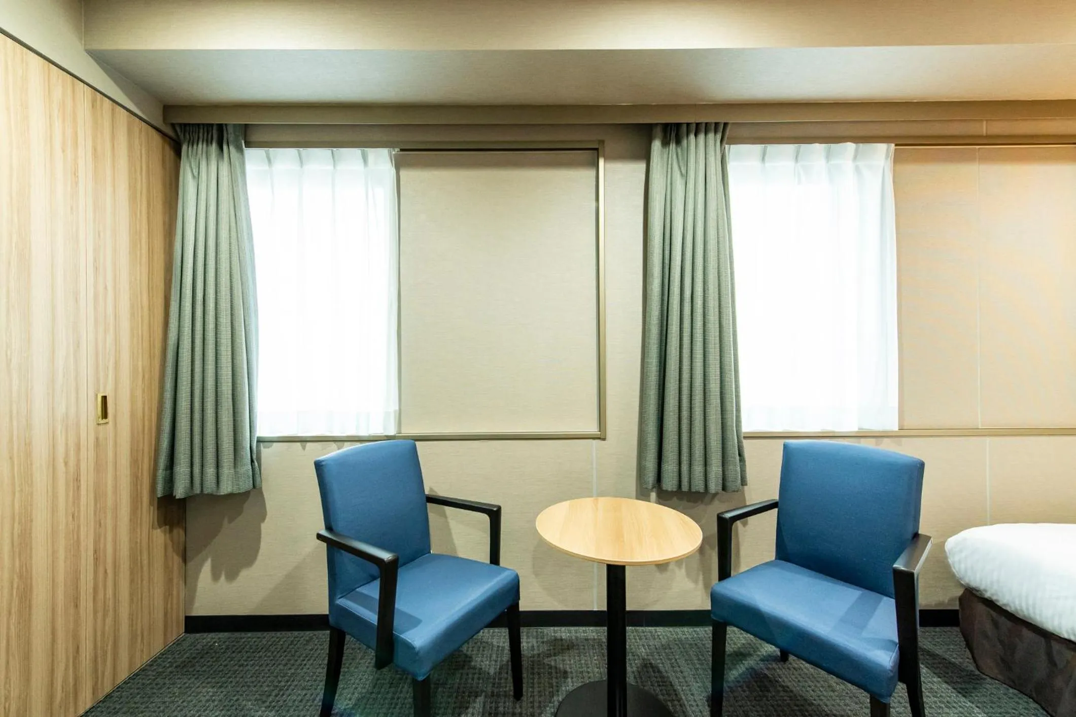 Photo of the whole room in Hakata Nakasu Washington Hotel Plaza