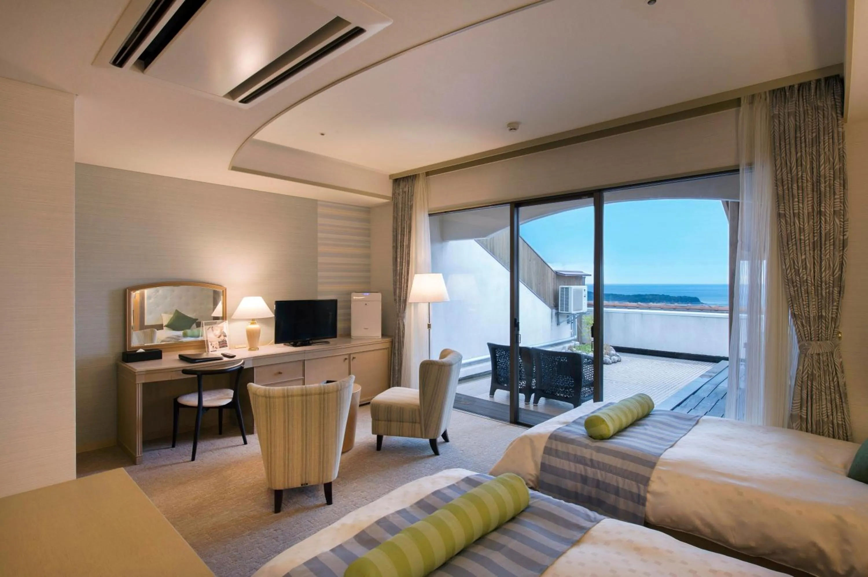 Photo of the whole room in Izumigo Hotel Altia Toba