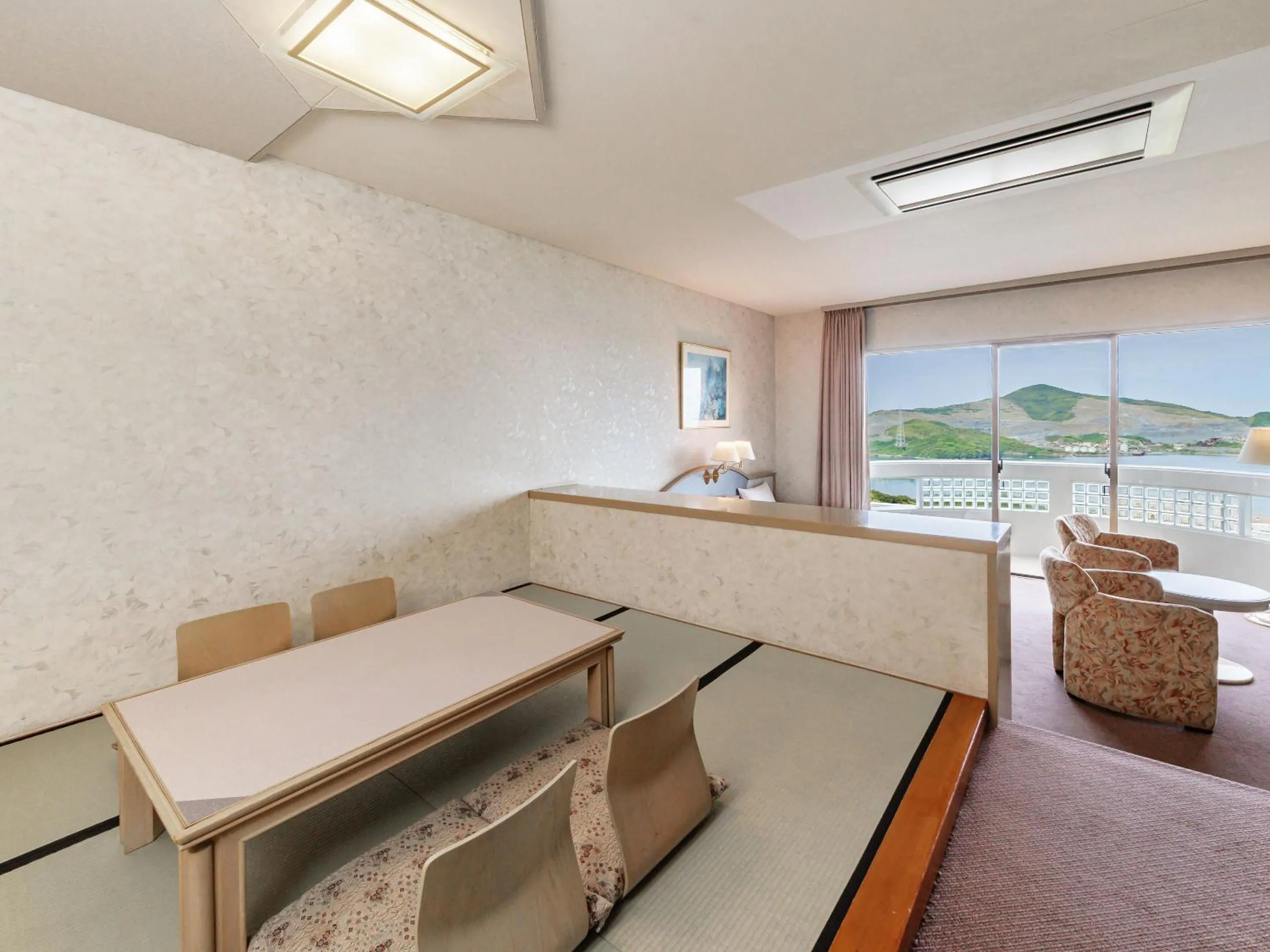 Photo of the whole room in Izumigo Hotel Altia Toba