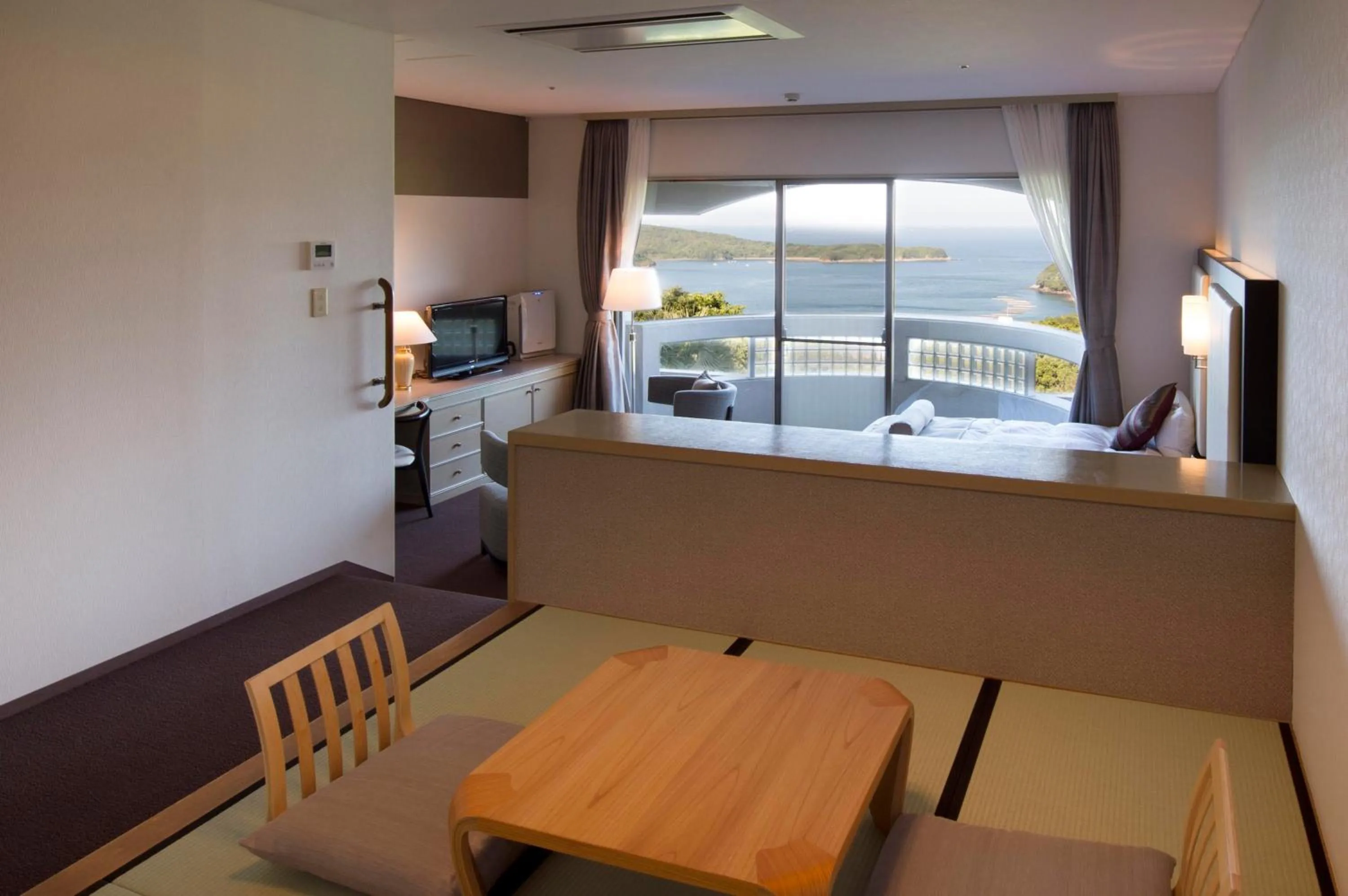 Photo of the whole room in Izumigo Hotel Altia Toba