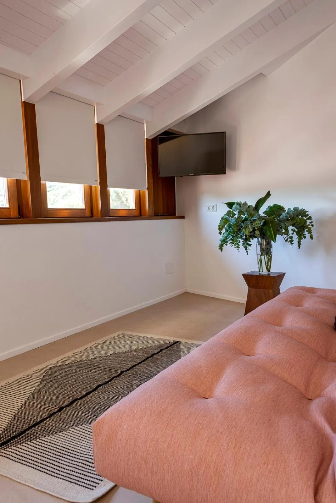 Photo of the whole room, Bed in Noualt