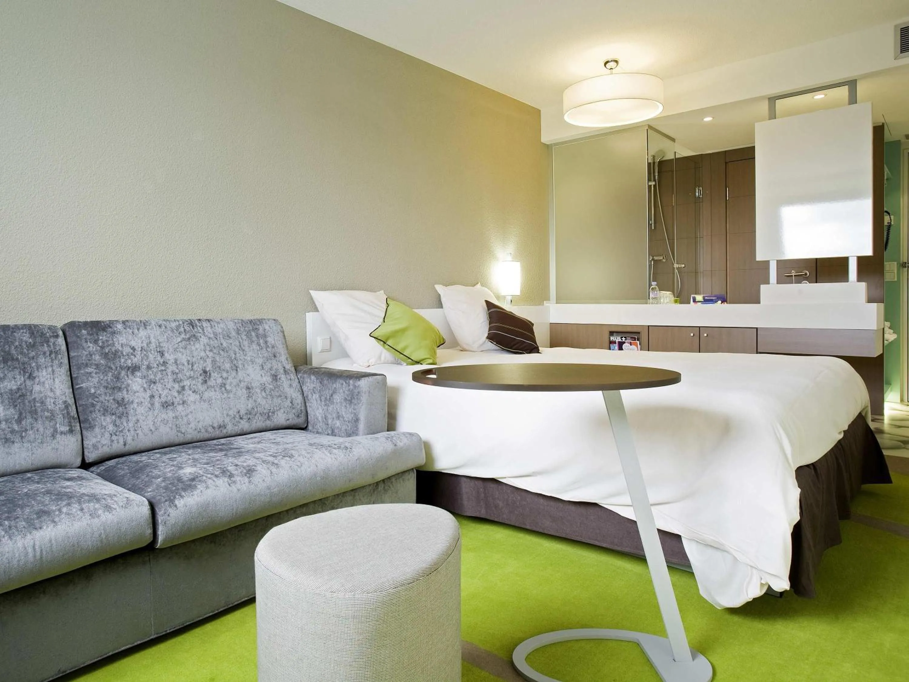 Bedroom in ibis Styles Bordeaux Aéroport