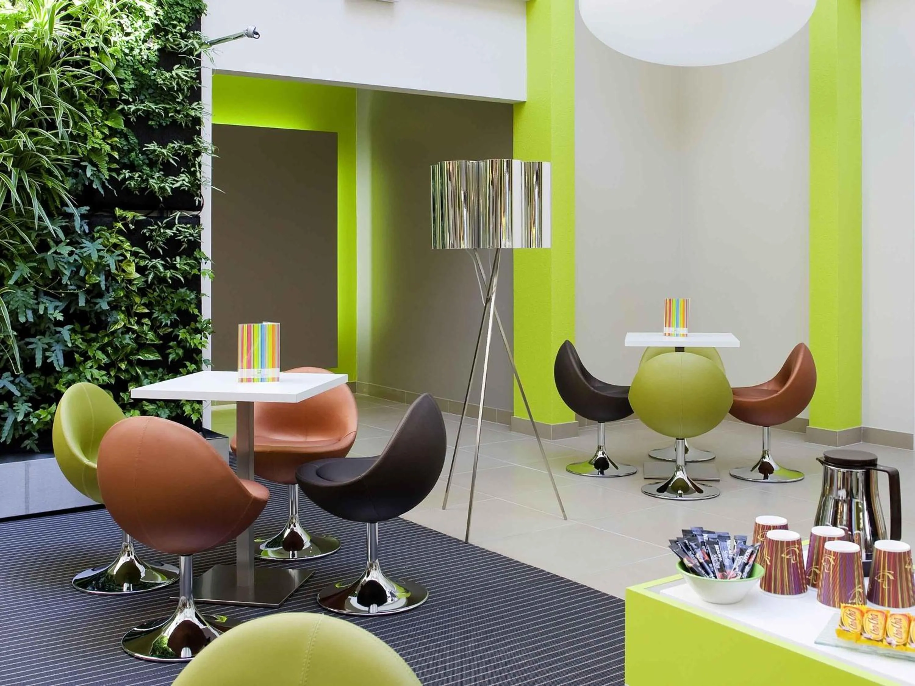 Restaurant/places to eat in ibis Styles Bordeaux Aéroport