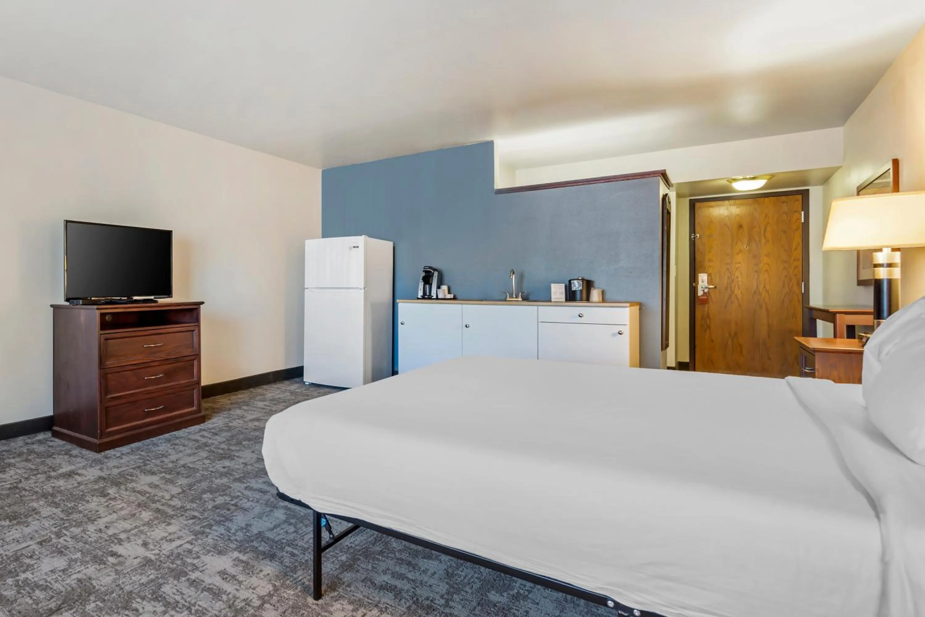 Bedroom in Seaport Inn & Suites