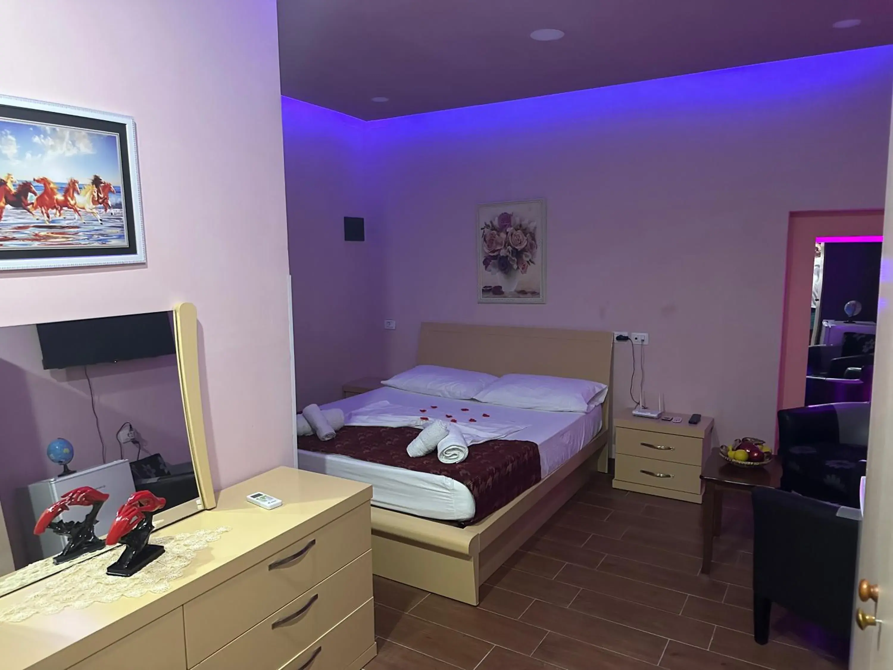 Deluxe King Room in Chicago hotel Deluxe King Room in Chicago hotel