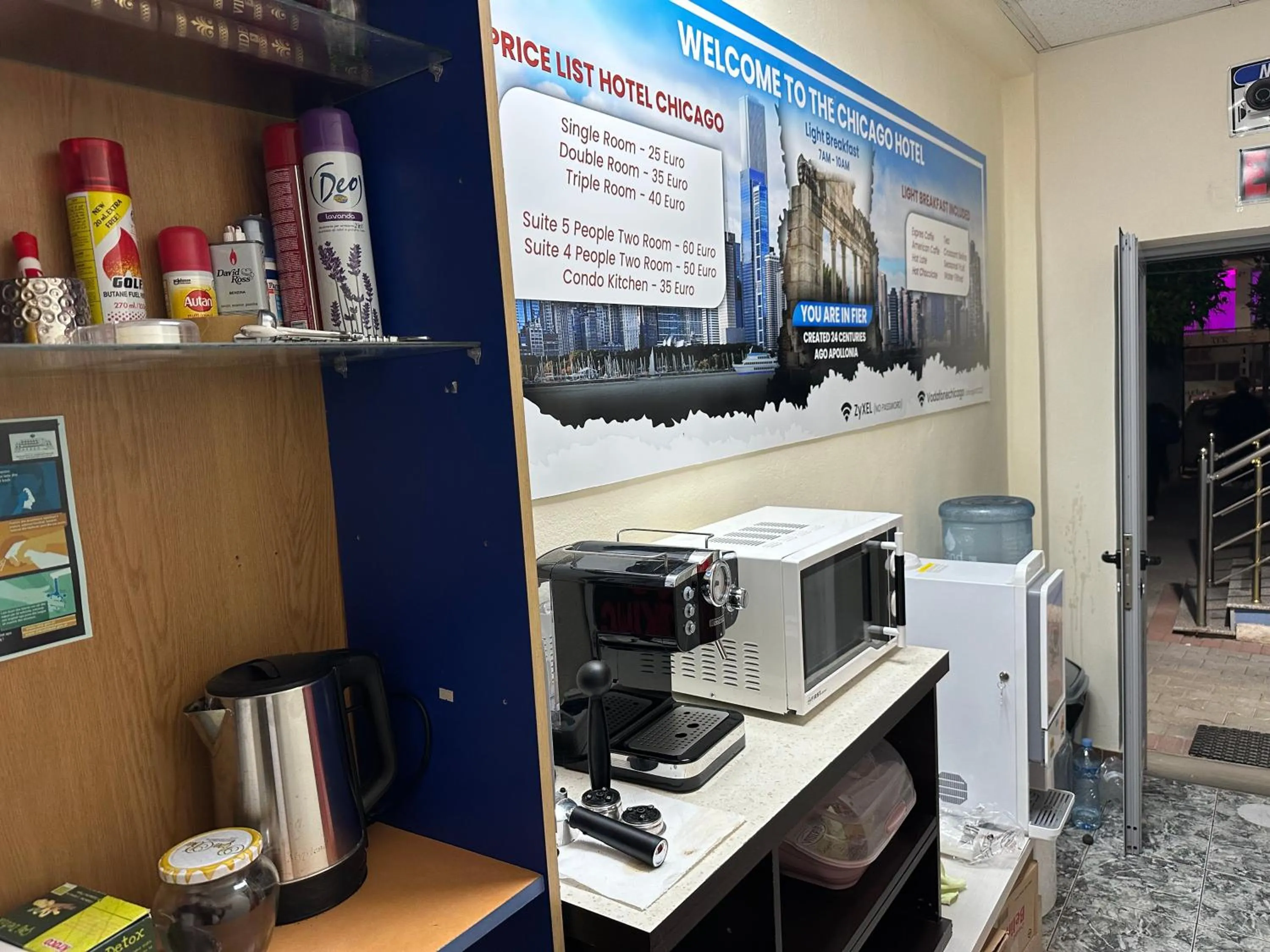 Coffee/tea facilities in Chicago hotel