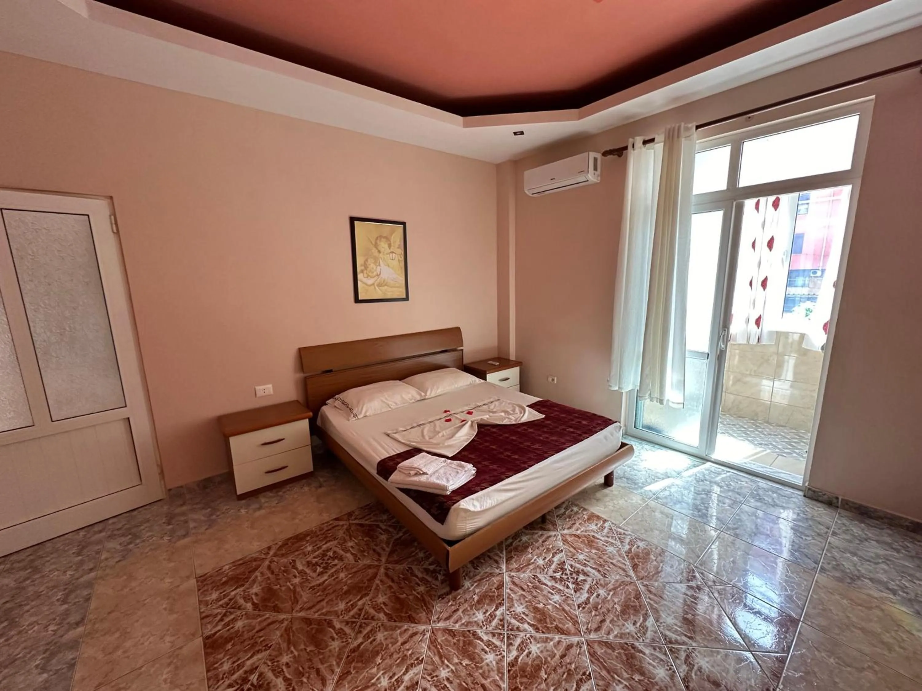 Deluxe Room in Chicago hotel