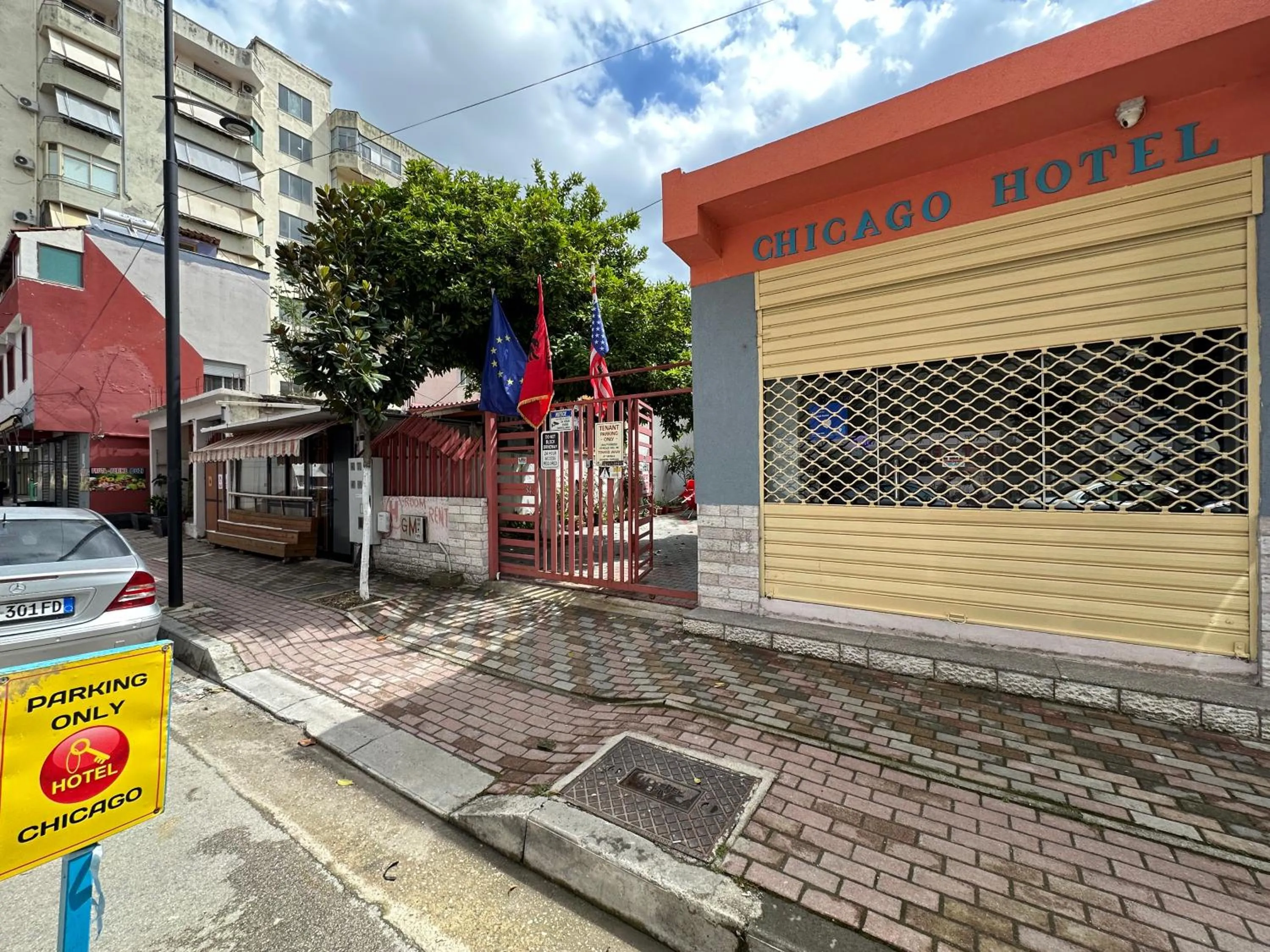 Property building in Chicago hotel