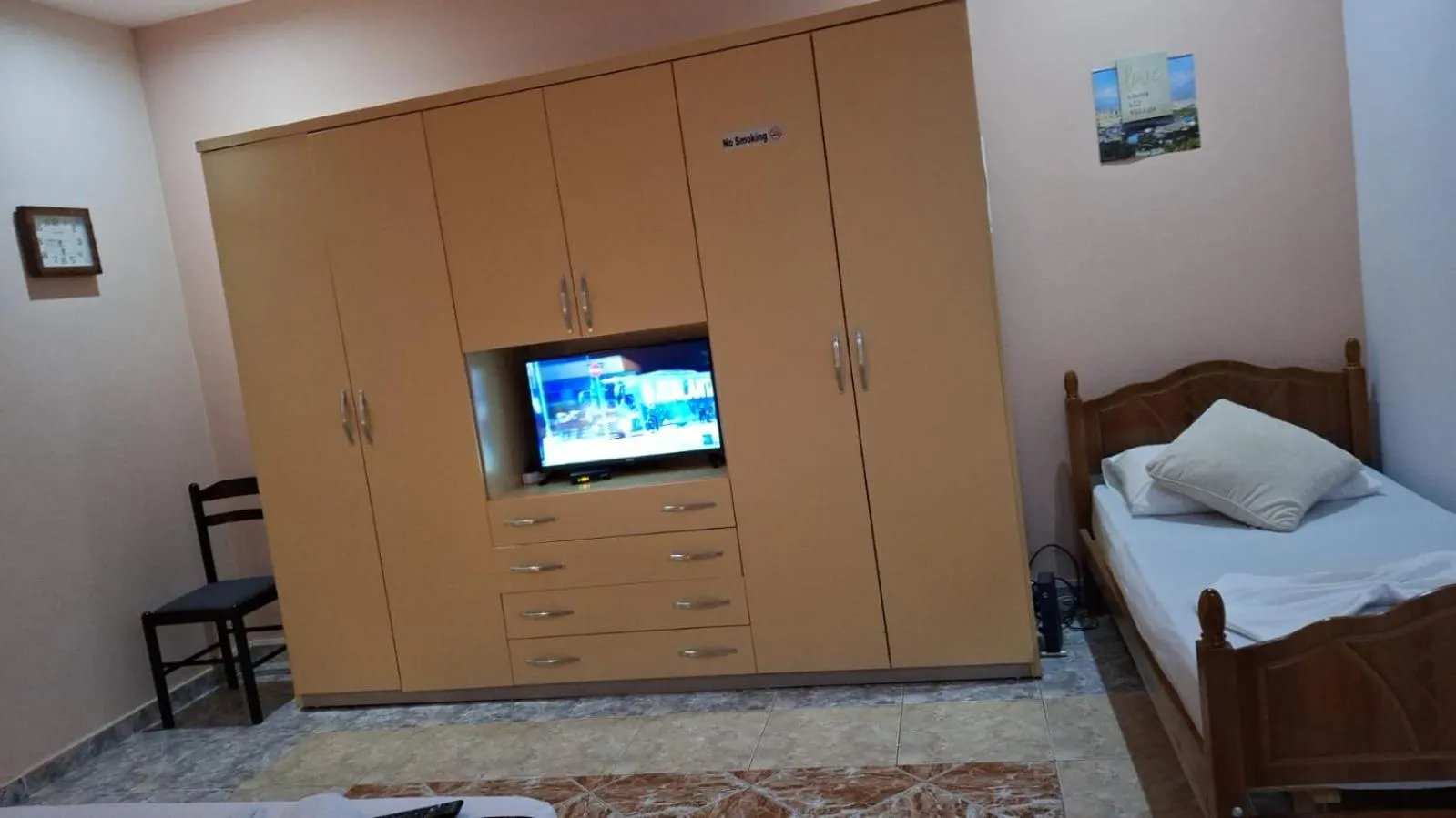 TV and multimedia, Bed in Chicago hotel