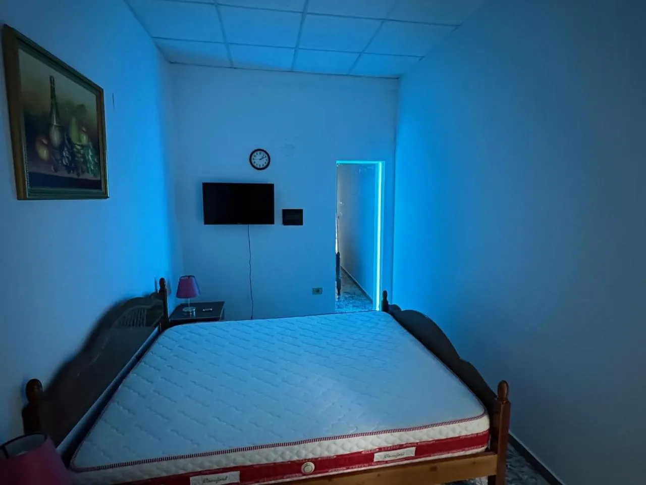 Evening entertainment, Bed in Chicago hotel