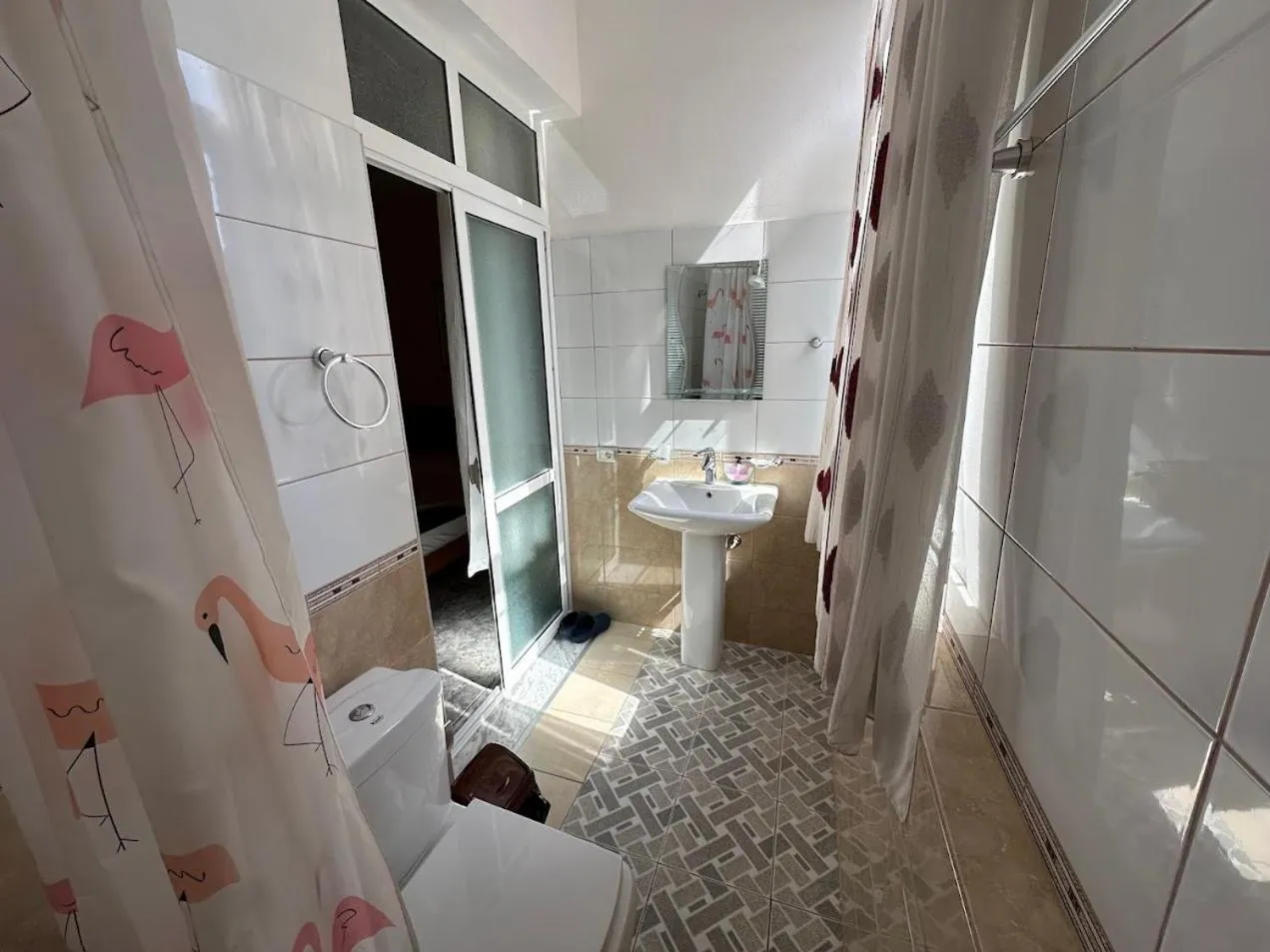 Bathroom, Bed in Chicago hotel