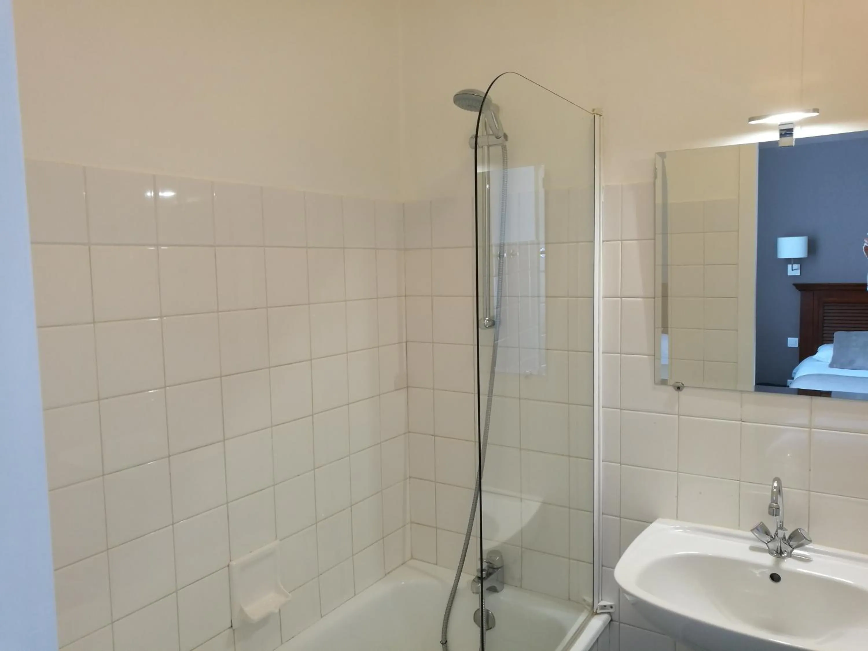 Bathroom in Cit'Hôtel l'Europe - Cholet Gare