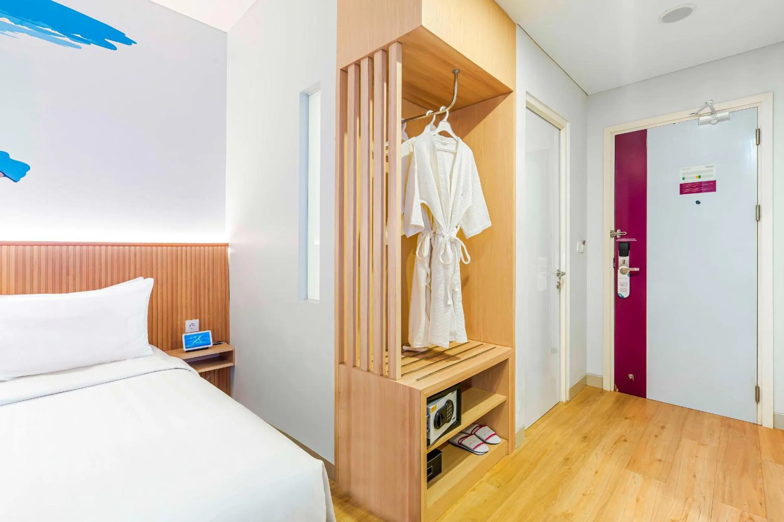 Bedroom, Bed in favehotel Malang