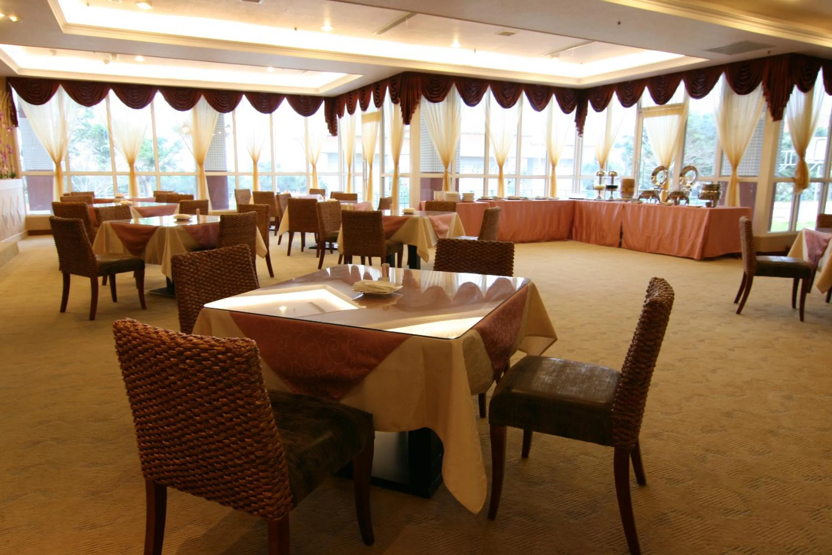 Restaurant/places to eat in East Coast Sea View Hotel