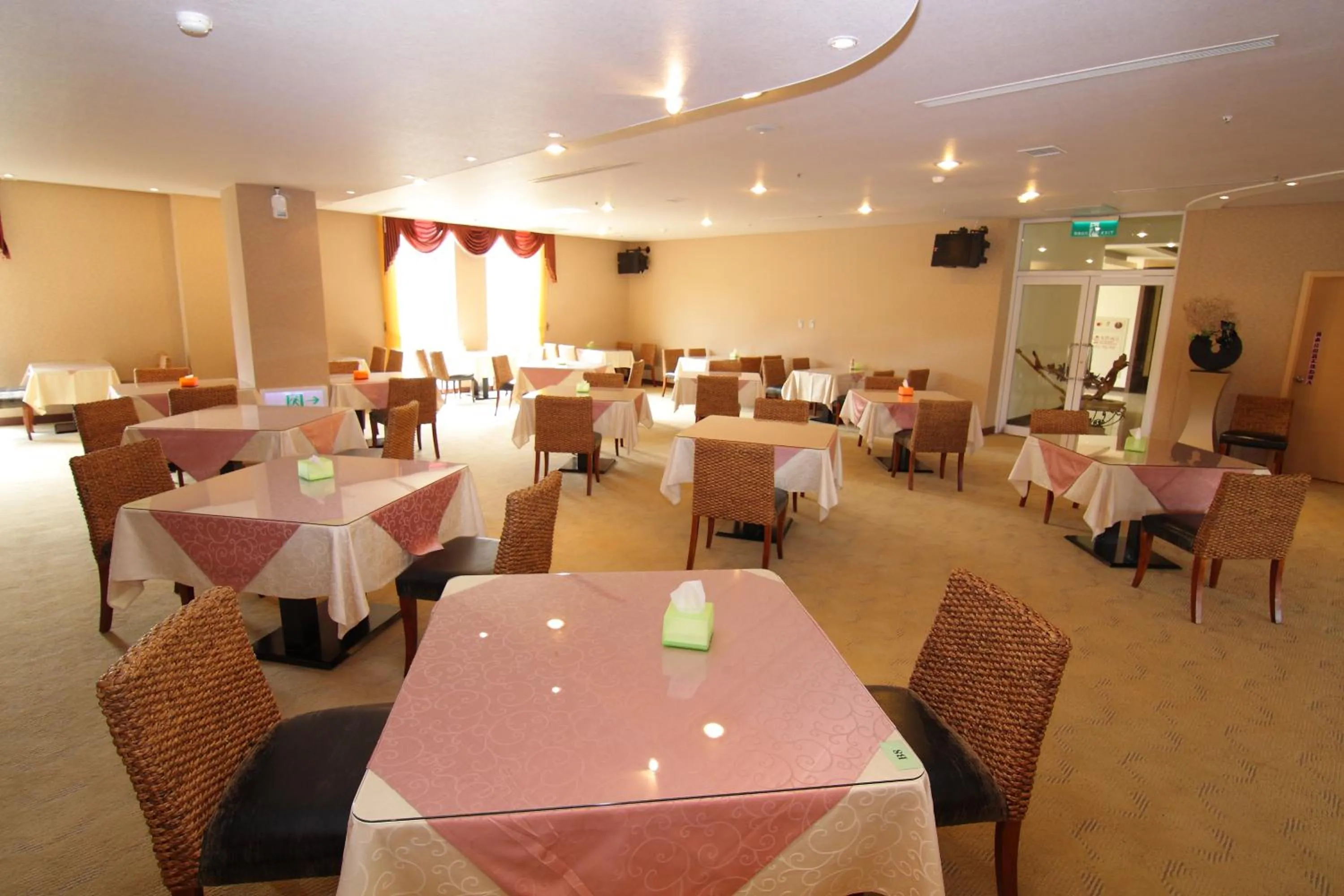 Restaurant/places to eat in East Coast Sea View Hotel