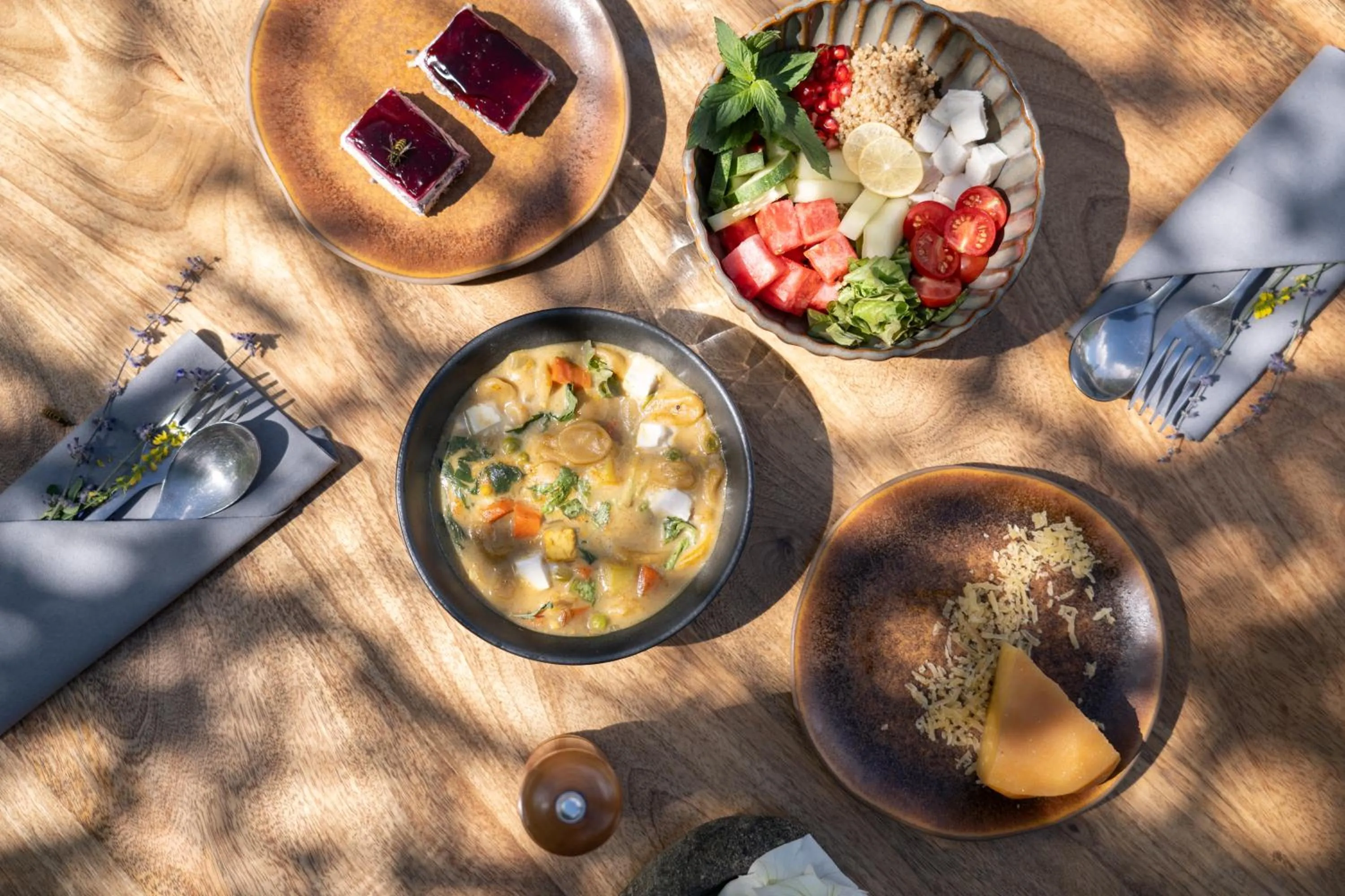 Food and drinks in Stone Hedge Hotel