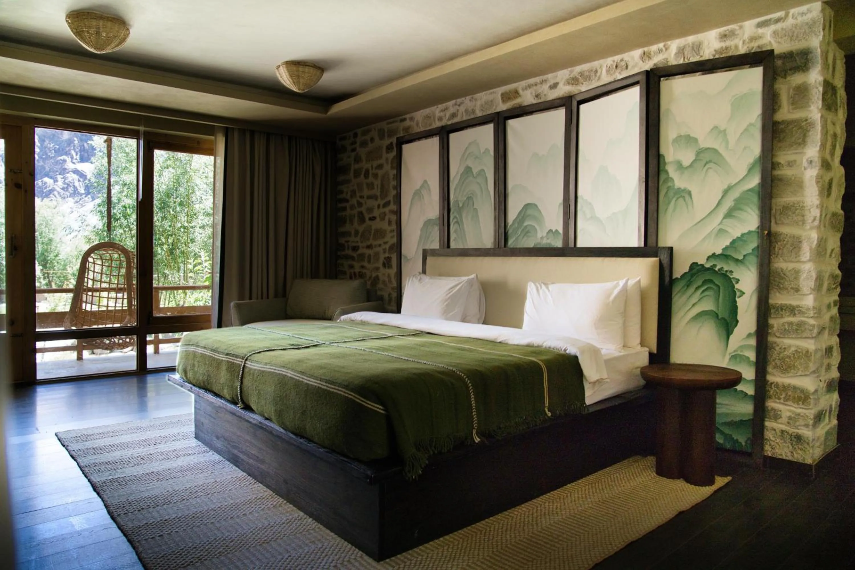 Bedroom, Bed in Stone Hedge Hotel