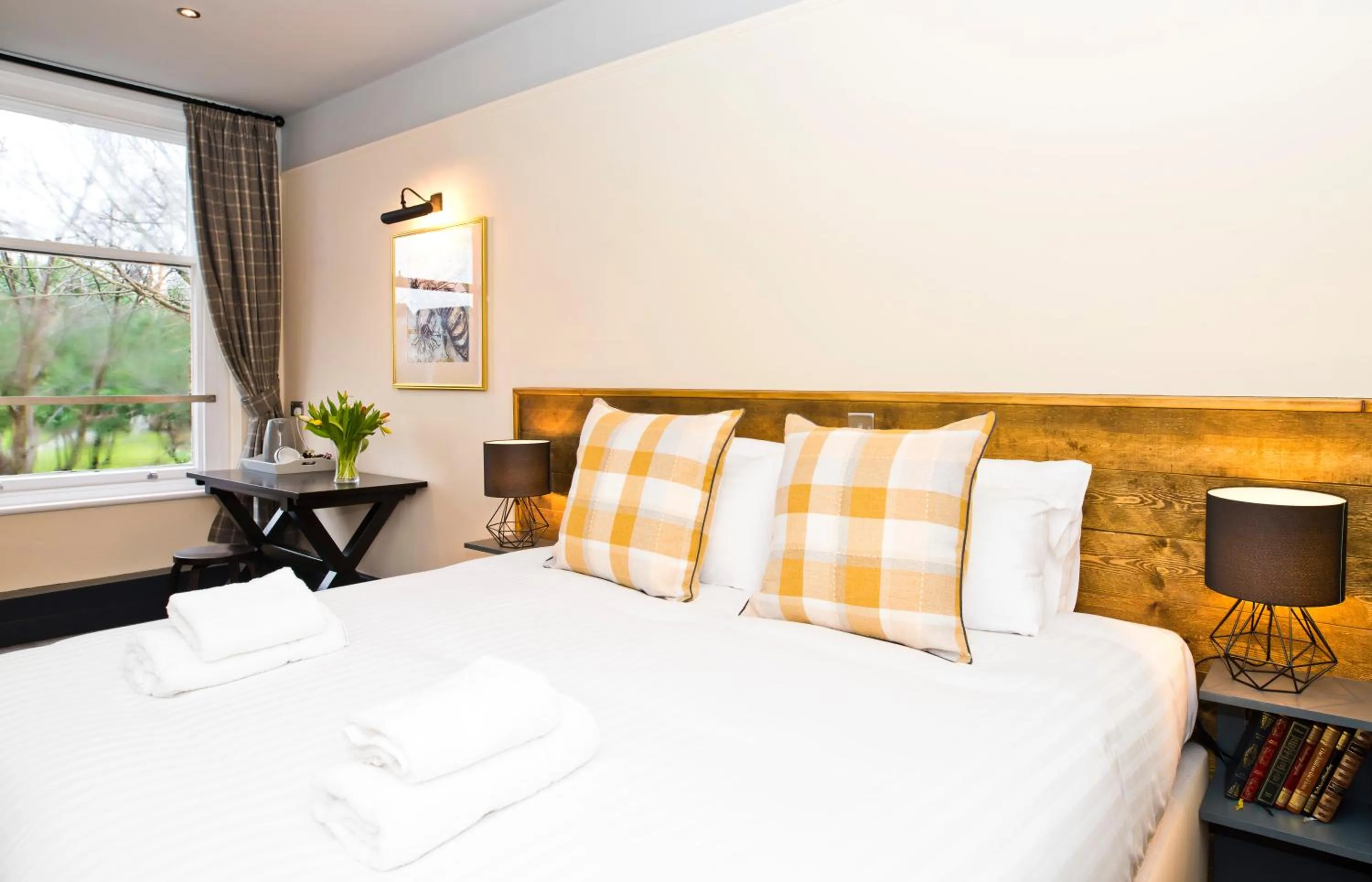 Bedroom, Bed in Bowling Green