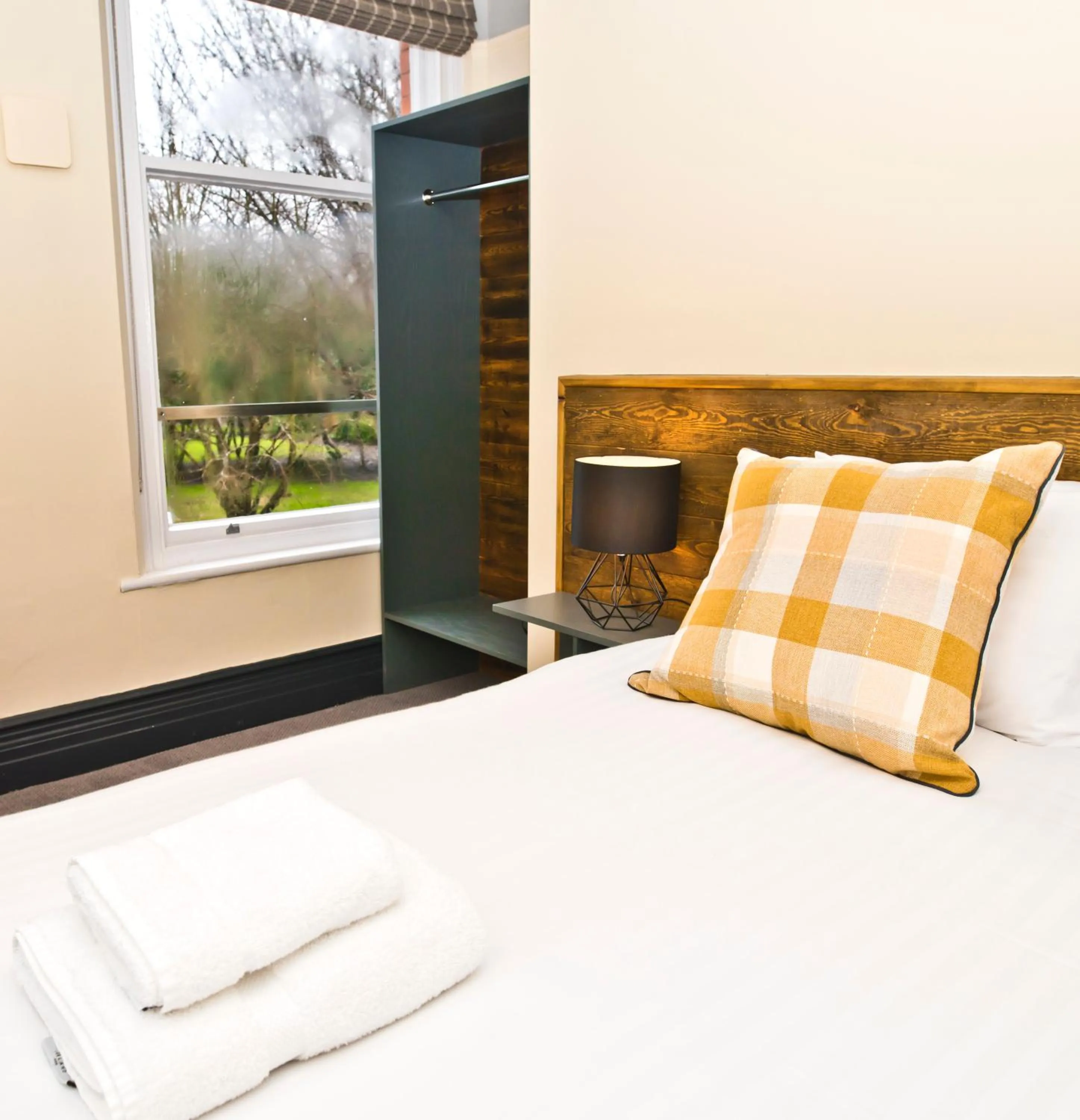 Bedroom, Bed in Bowling Green