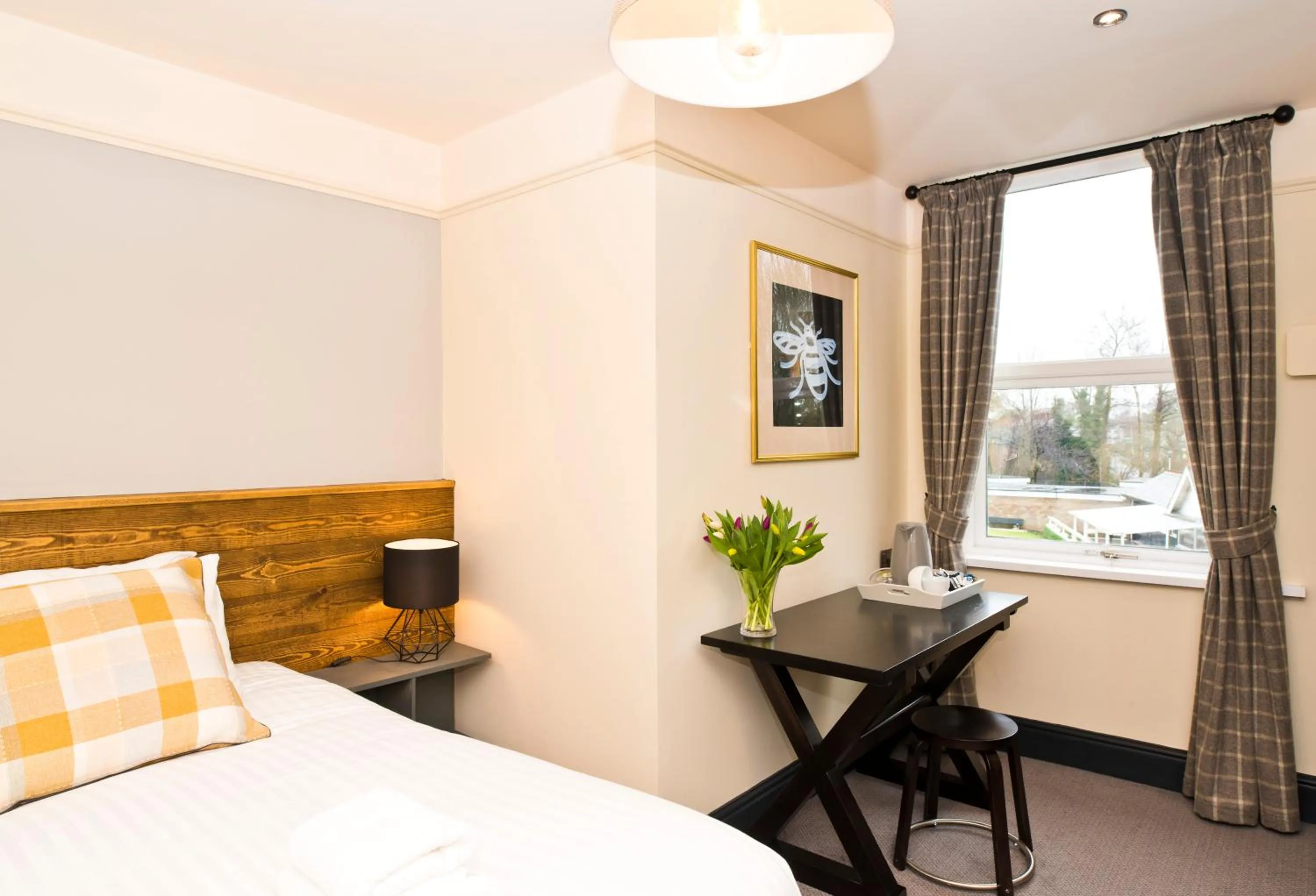 Bedroom, Bed in Bowling Green