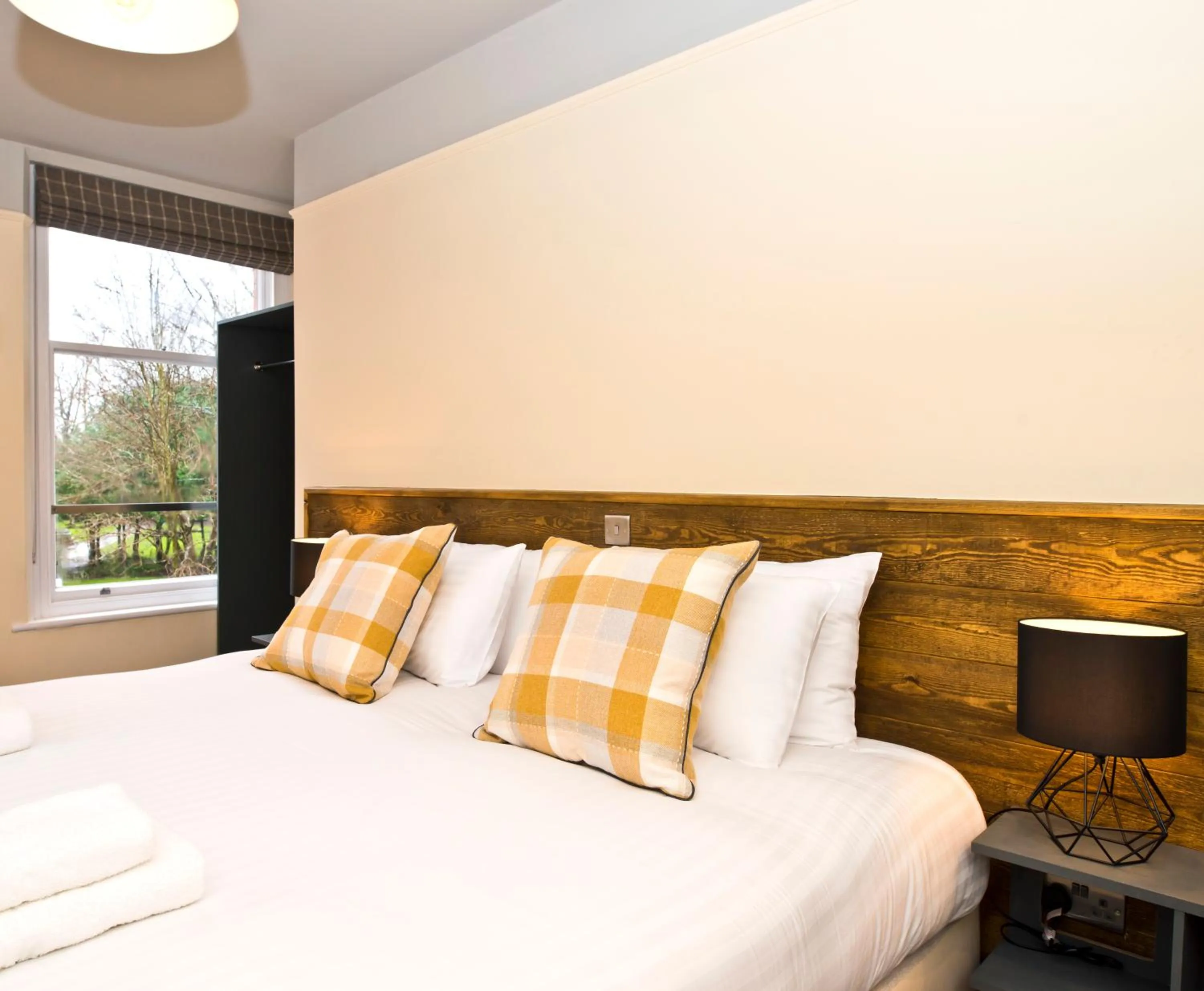 Bedroom, Bed in Bowling Green