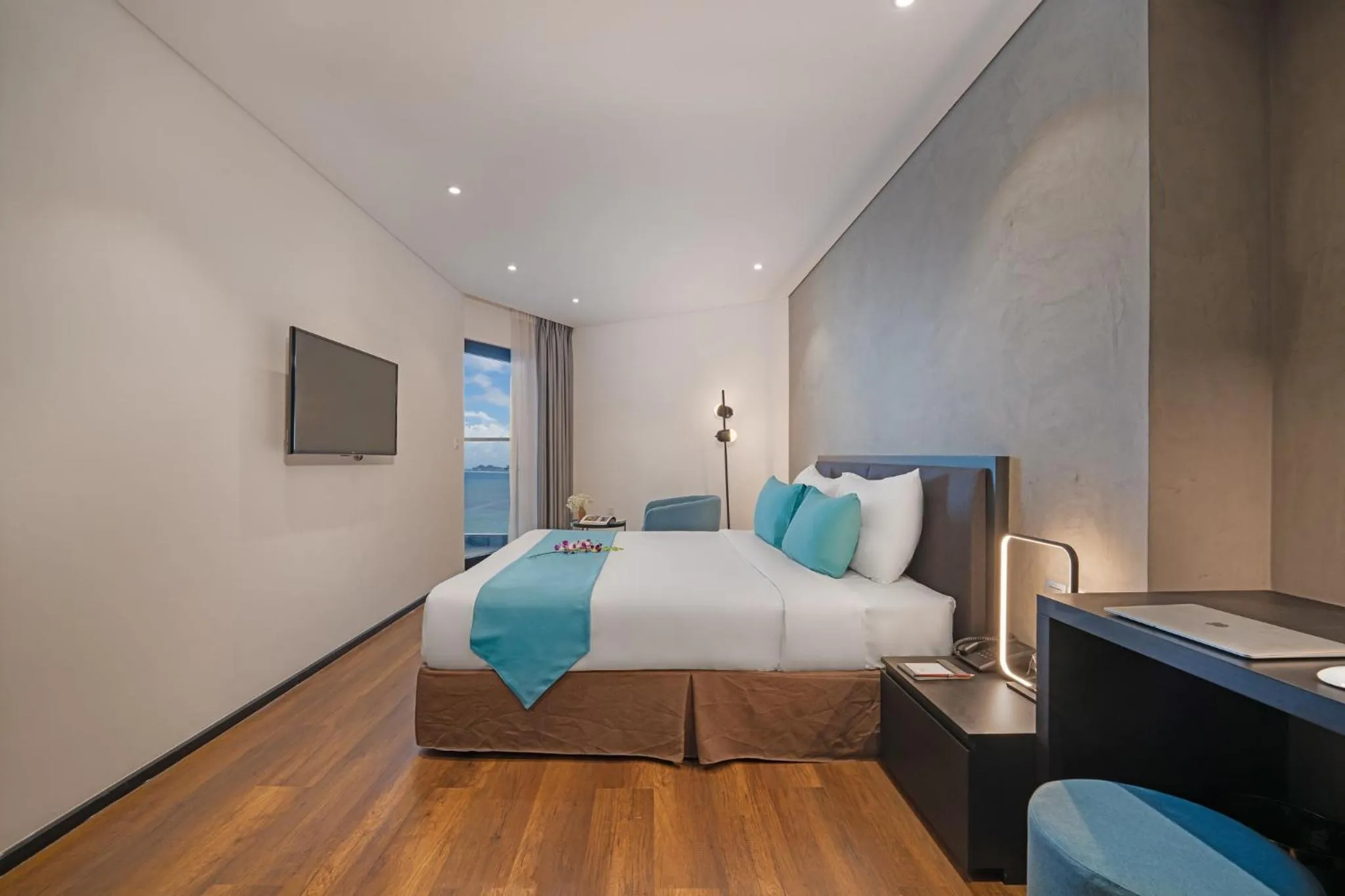 Bed in The Code Hotel & Spa Da Nang - Complimentary Daily Afternoon Tea in Sky Bar