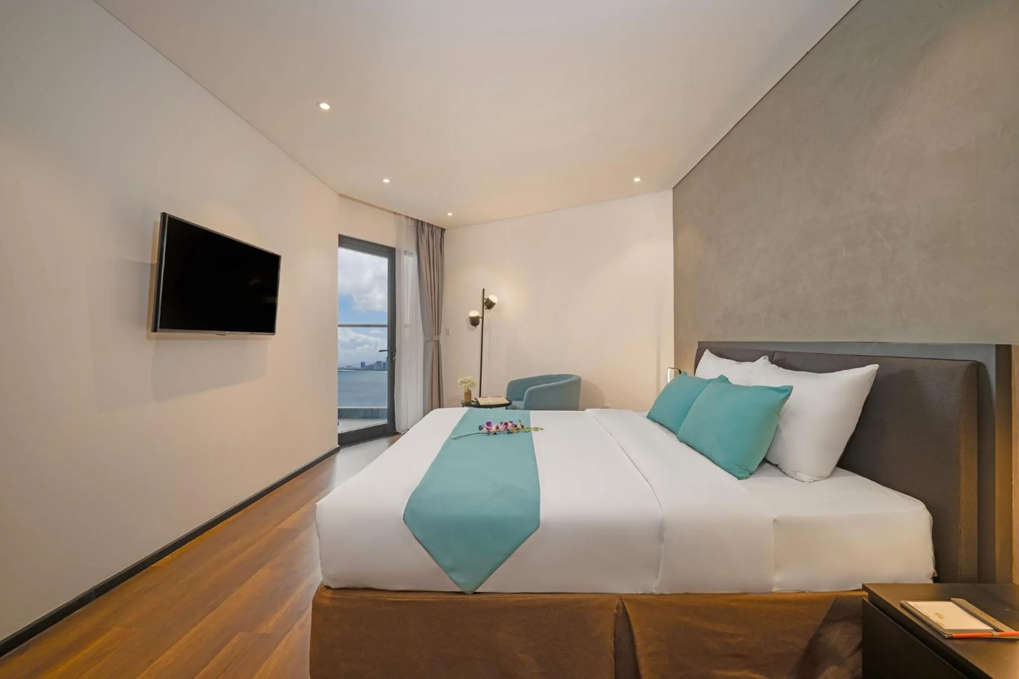 Bed in The Code Hotel & Spa Da Nang - Complimentary Daily Afternoon Tea in Sky Bar