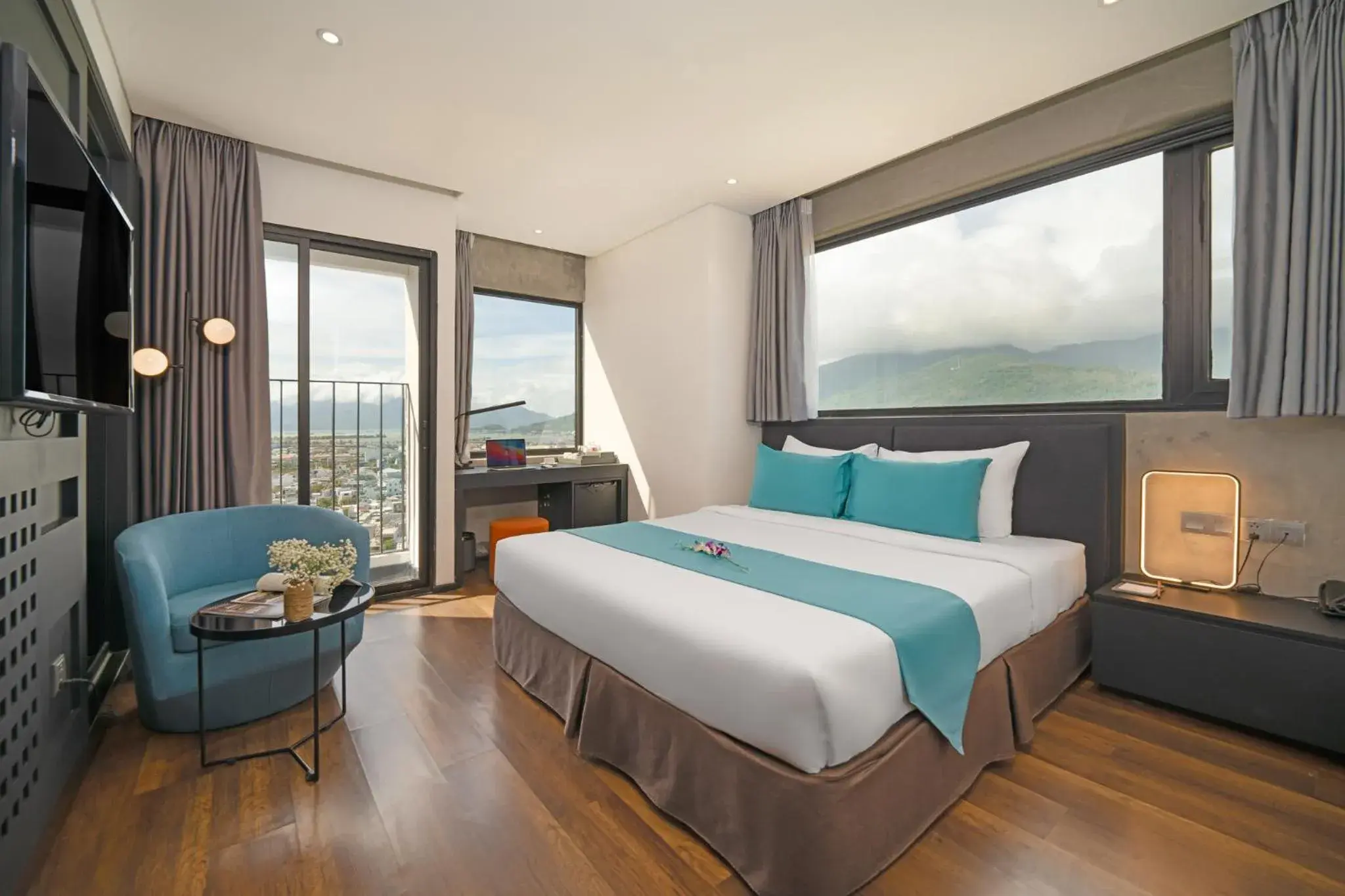 Deluxe Double Room with City View in The Code Hotel & Spa Da Nang - Complimentary Daily Afternoon Tea in Sky Bar Deluxe Double Room with City View in The Code Hotel & Spa Da Nang - Complimentary Daily Afternoon Tea in Sky Bar