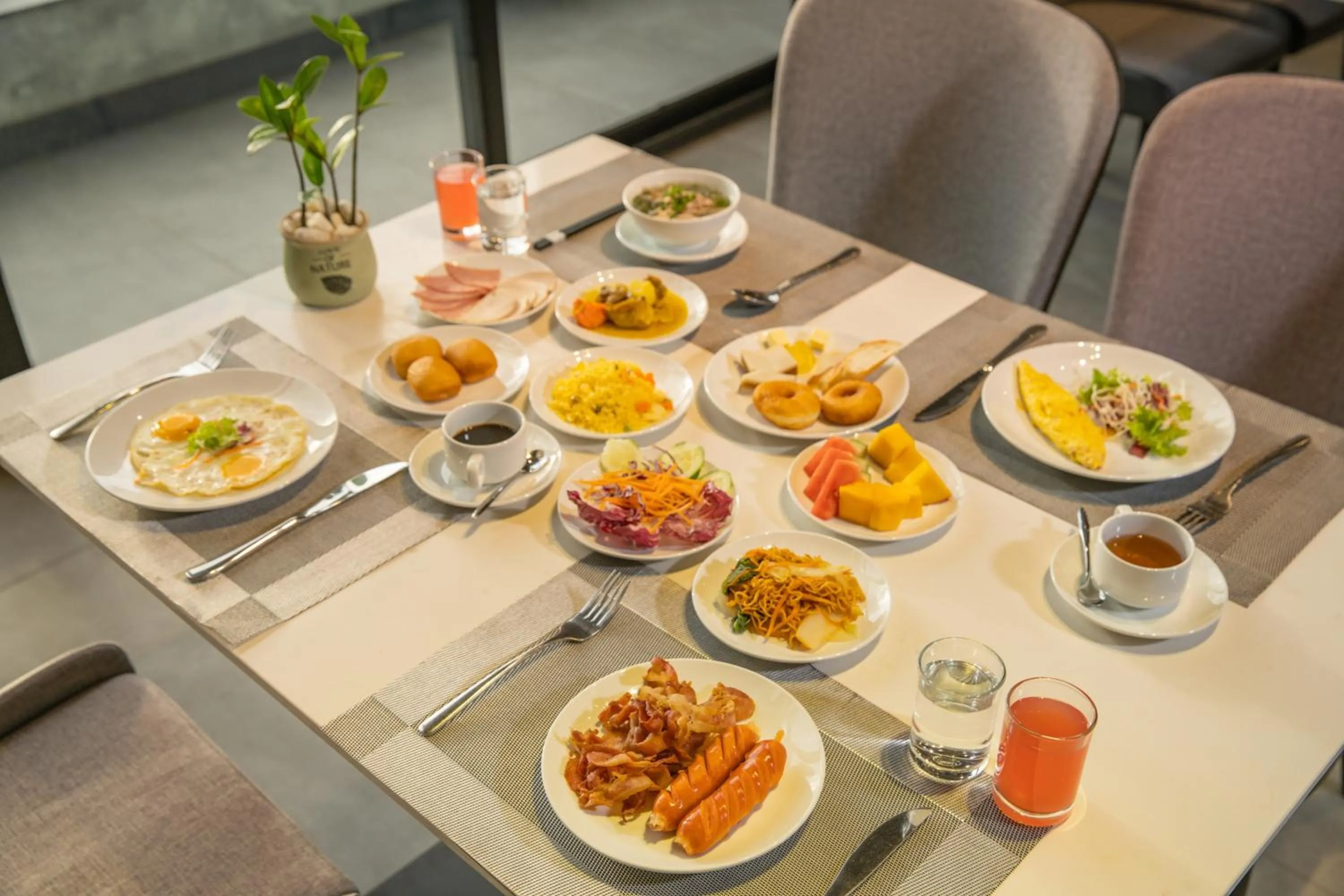 Breakfast in The Code Hotel & Spa Da Nang - Complimentary Daily Afternoon Tea in Sky Bar