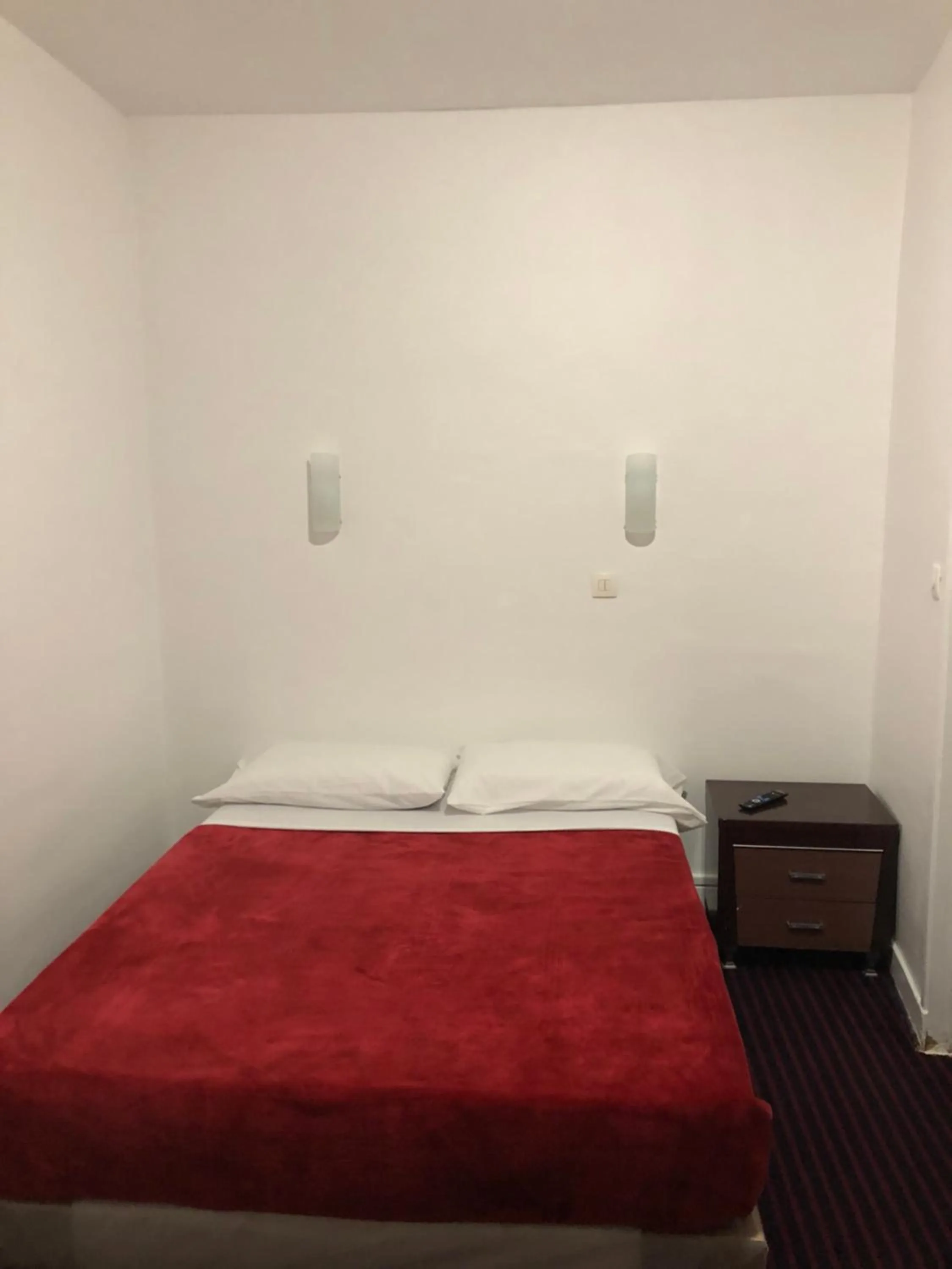 Photo of the whole room, Bed in Hotel Chevallier