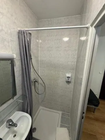 Shower in Hotel Chevallier