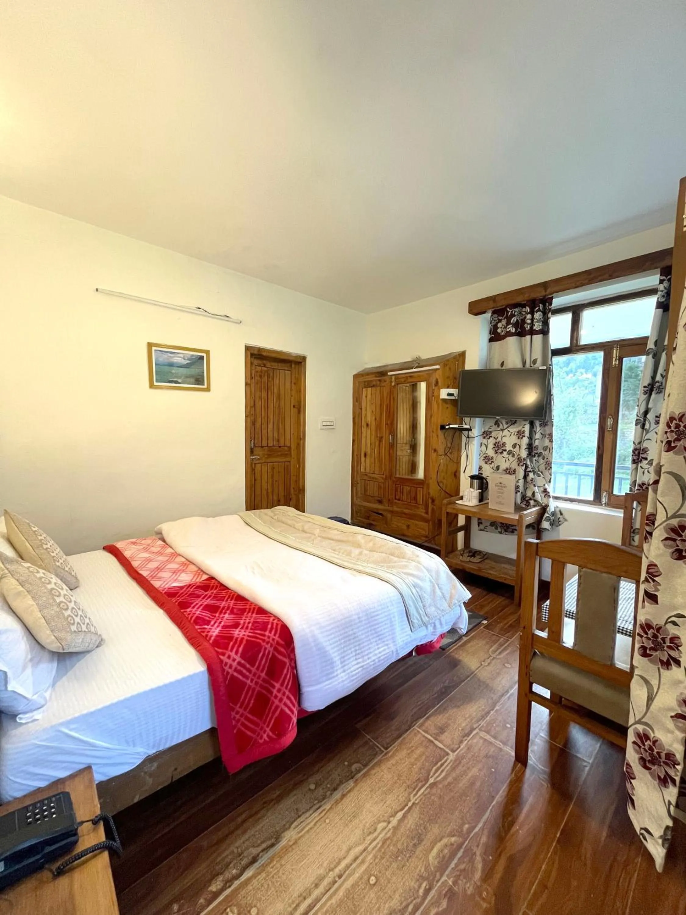 Bed in Tourist Hotel 10 minutes walking distance from the mall