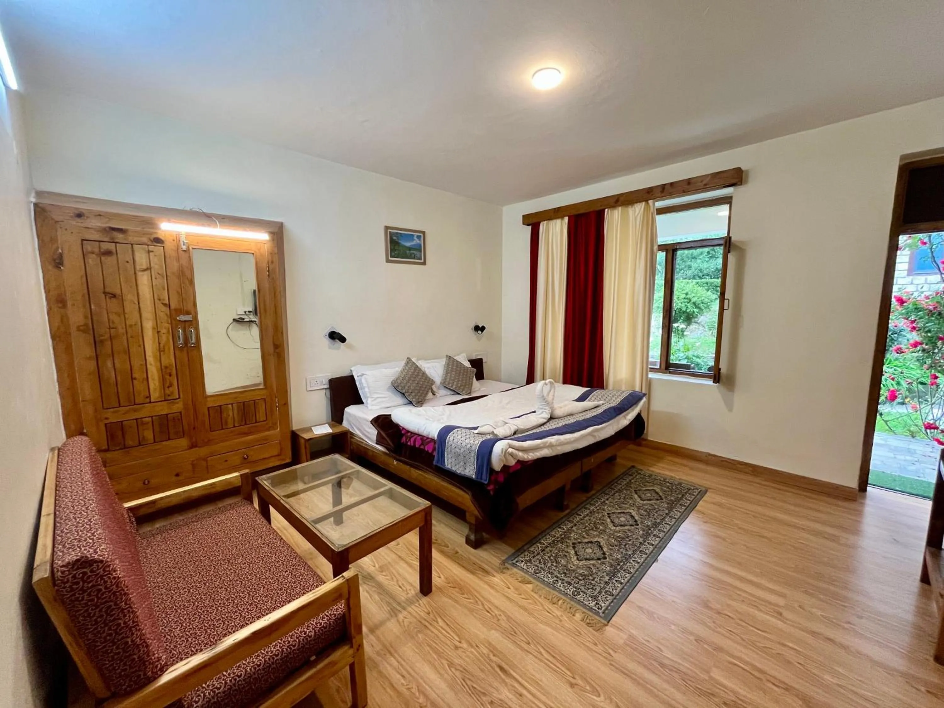 Bed in Tourist Hotel 10 minutes walking distance from the mall