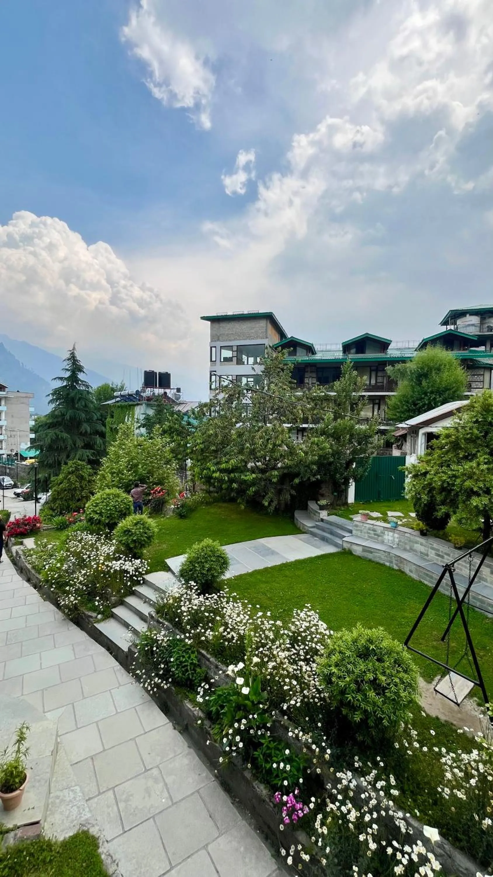 Garden view in Tourist Hotel 10 minutes walking distance from the mall