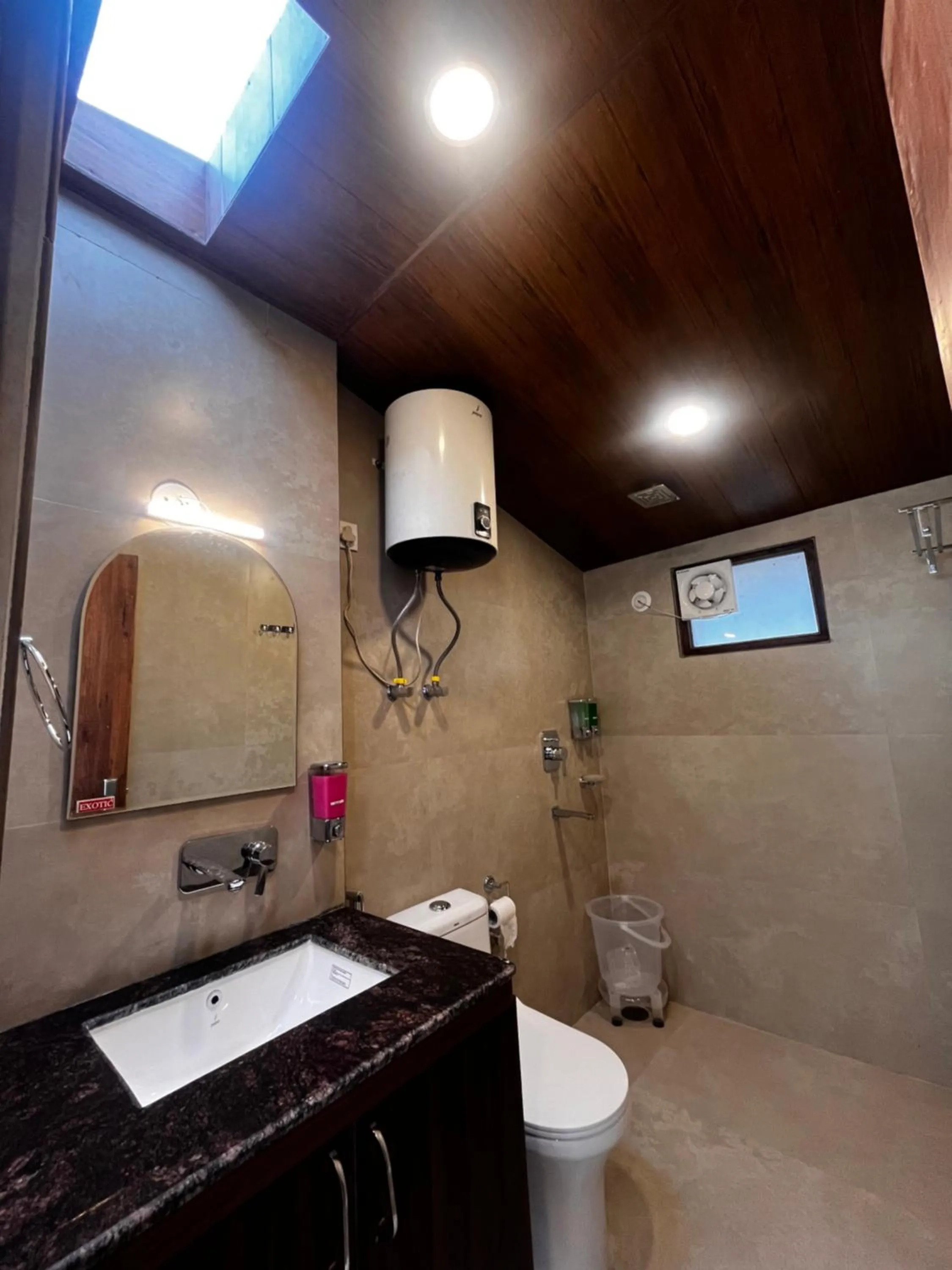 Bathroom in Tourist Hotel 10 minutes walking distance from the mall