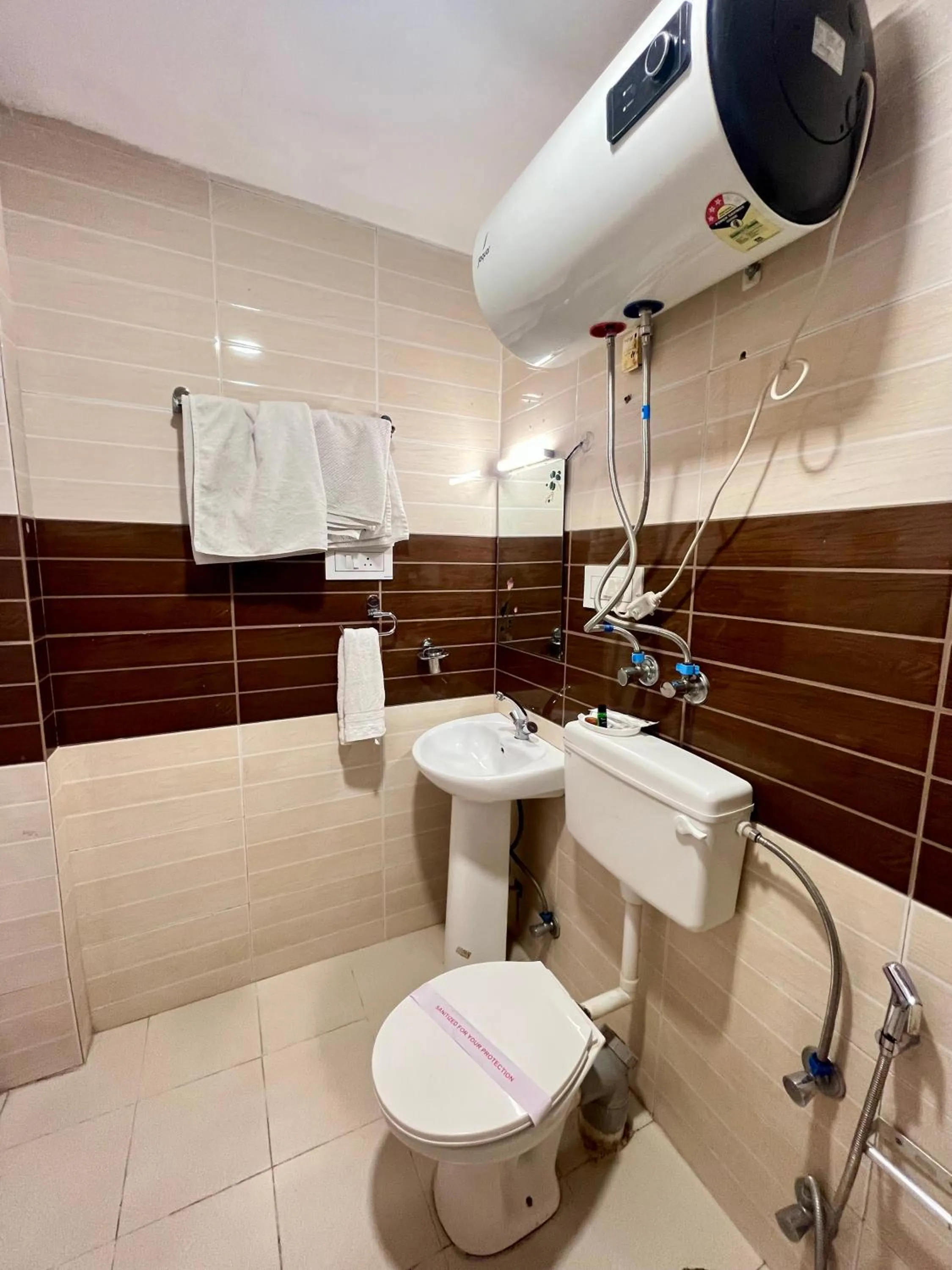 Bathroom in Tourist Hotel 10 minutes walking distance from the mall