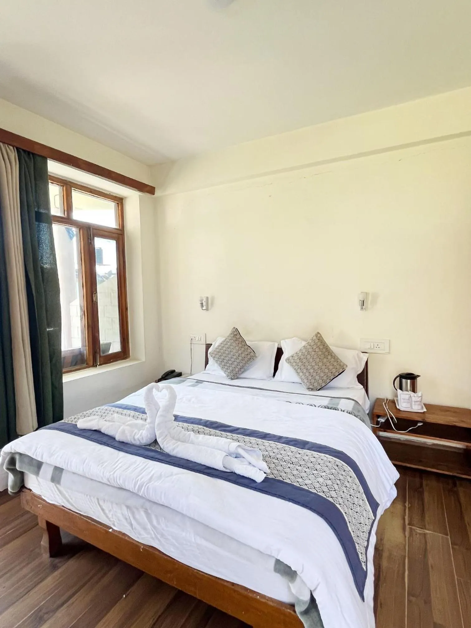 Bed in Tourist Hotel 10 minutes walking distance from the mall