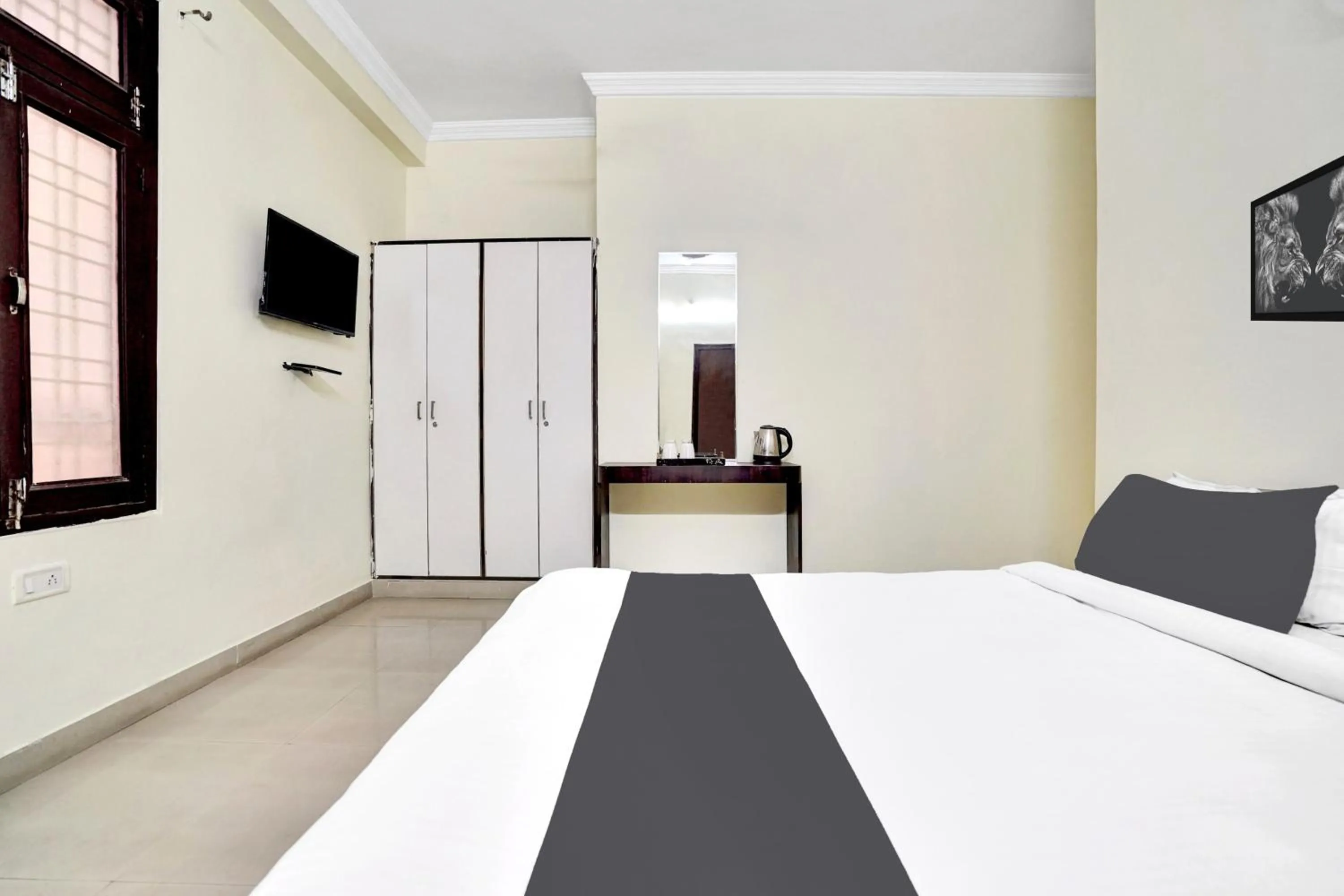 Bedroom, Bed in Super Hotel O Mani Bhai Patel