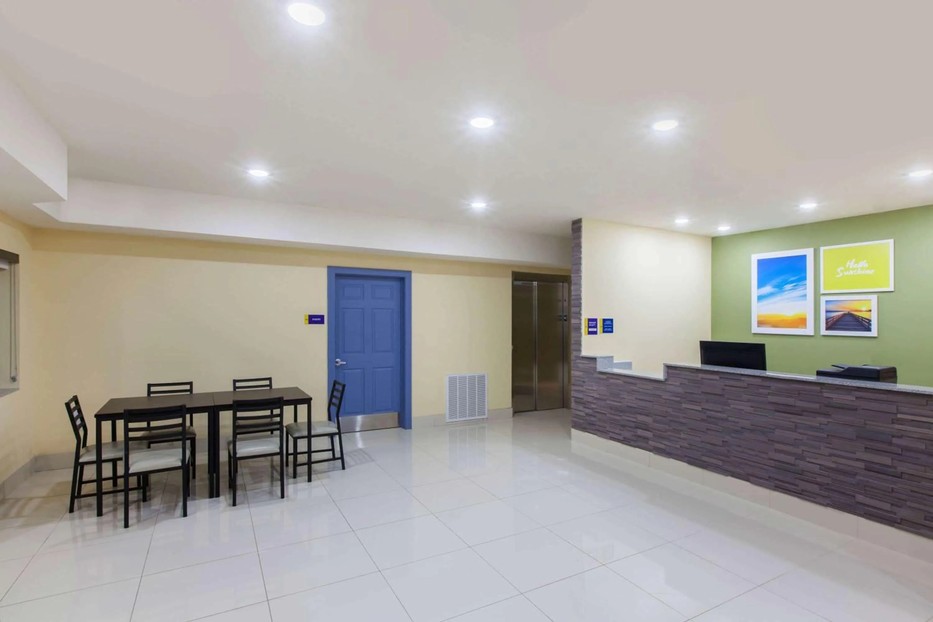 Lobby or reception in Days Inn by Wyndham Baton Rouge Airport