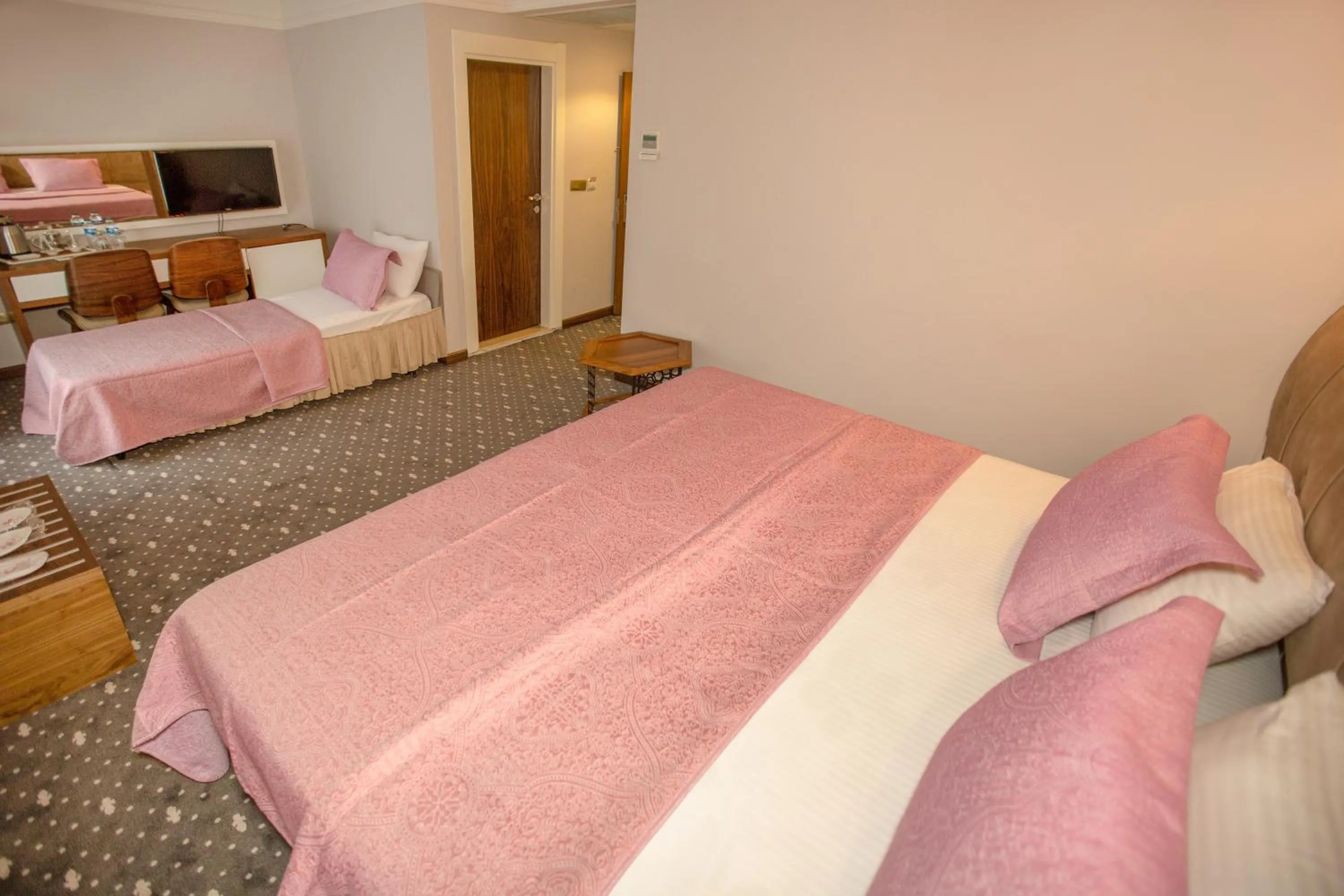 Photo of the whole room in Jolnar garden hotel