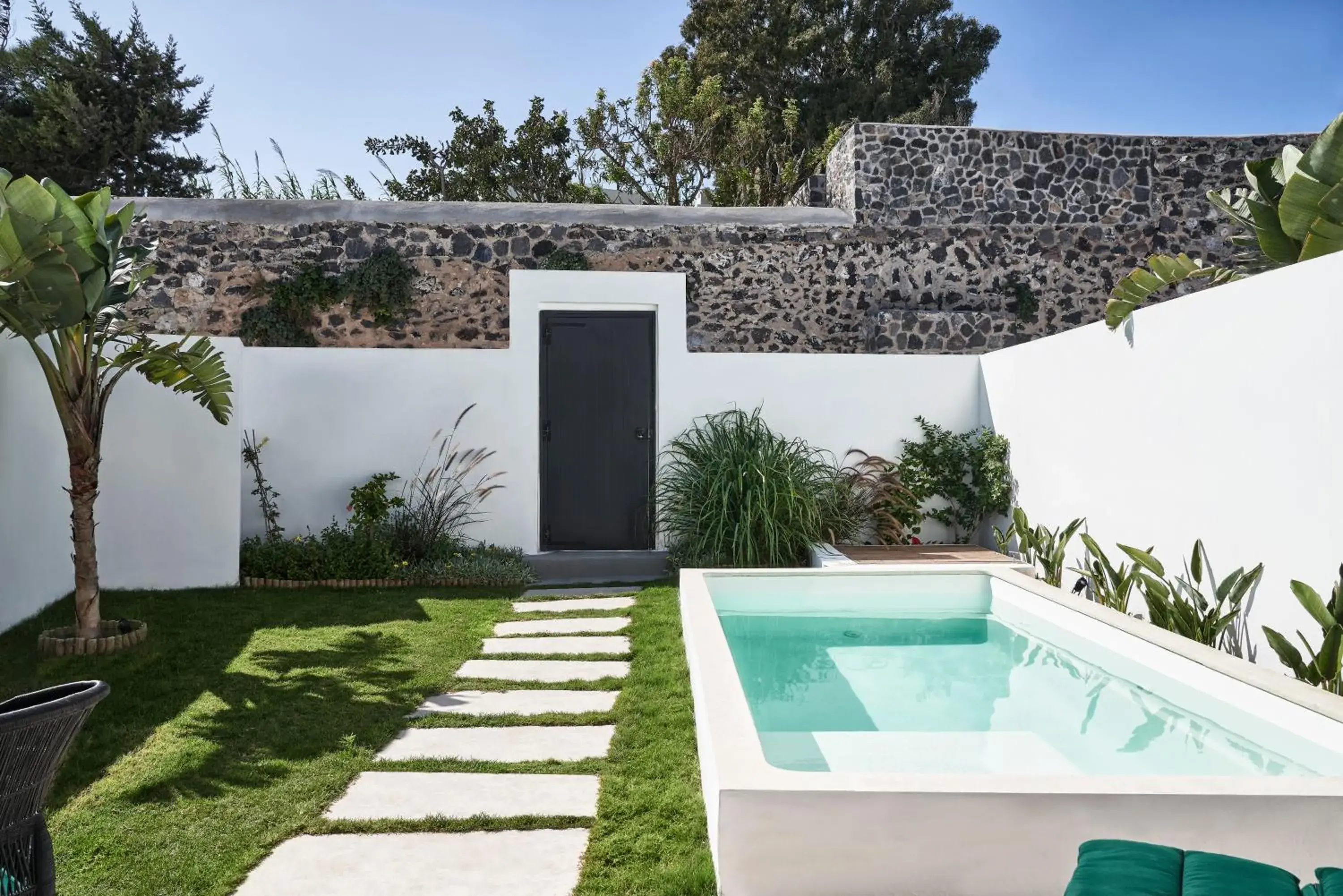 Superior Garden Suite With Private Pool in Katikies Garden Santorini - The Leading Hotels Of The World Superior Garden Suite With Private Pool in Katikies Garden Santorini - The Leading Hotels Of The World