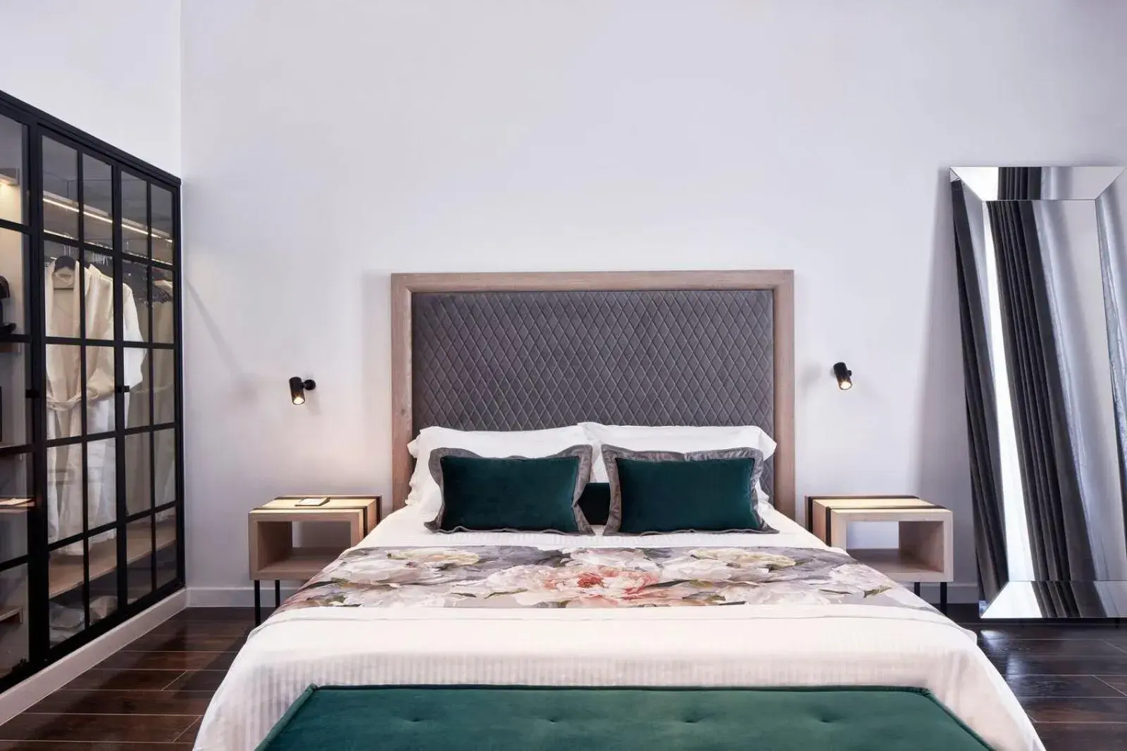 Senior Jetted Tub Suite in Katikies Garden Santorini - The Leading Hotels Of The World Senior Jetted Tub Suite in Katikies Garden Santorini - The Leading Hotels Of The World