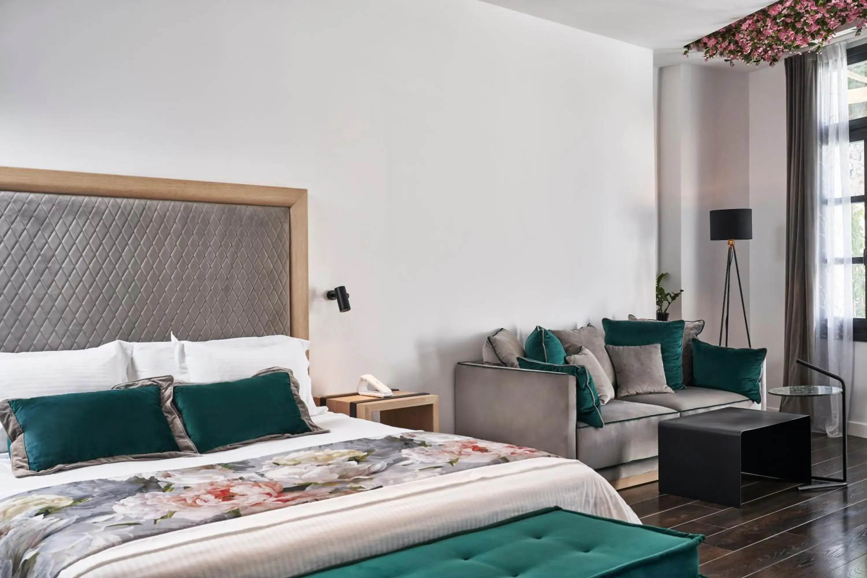 Honeymoon Jetted Tub Suite Sea View in Katikies Garden Santorini - The Leading Hotels Of The World Honeymoon Jetted Tub Suite Sea View in Katikies Garden Santorini - The Leading Hotels Of The World