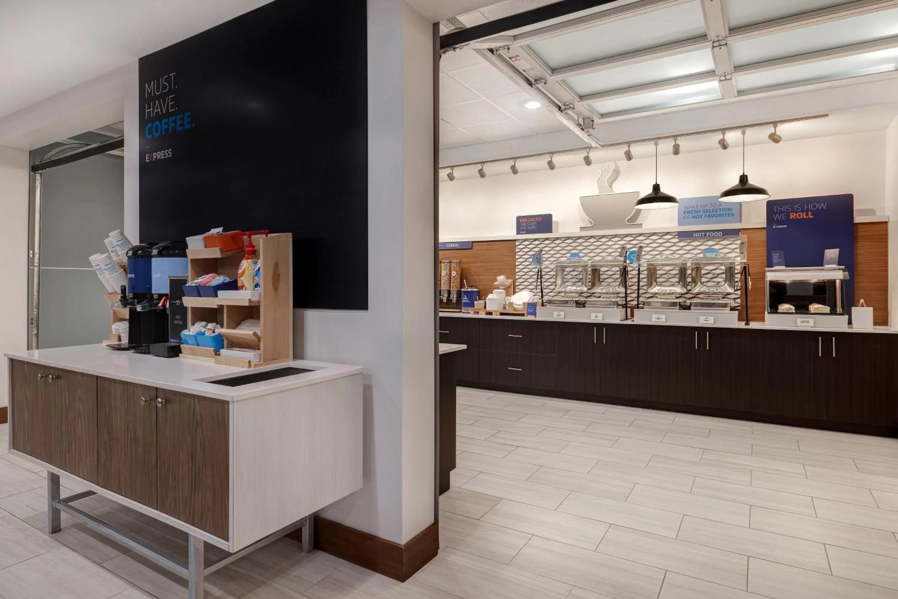 Breakfast in Holiday Inn Express & Suites - Brighton by IHG