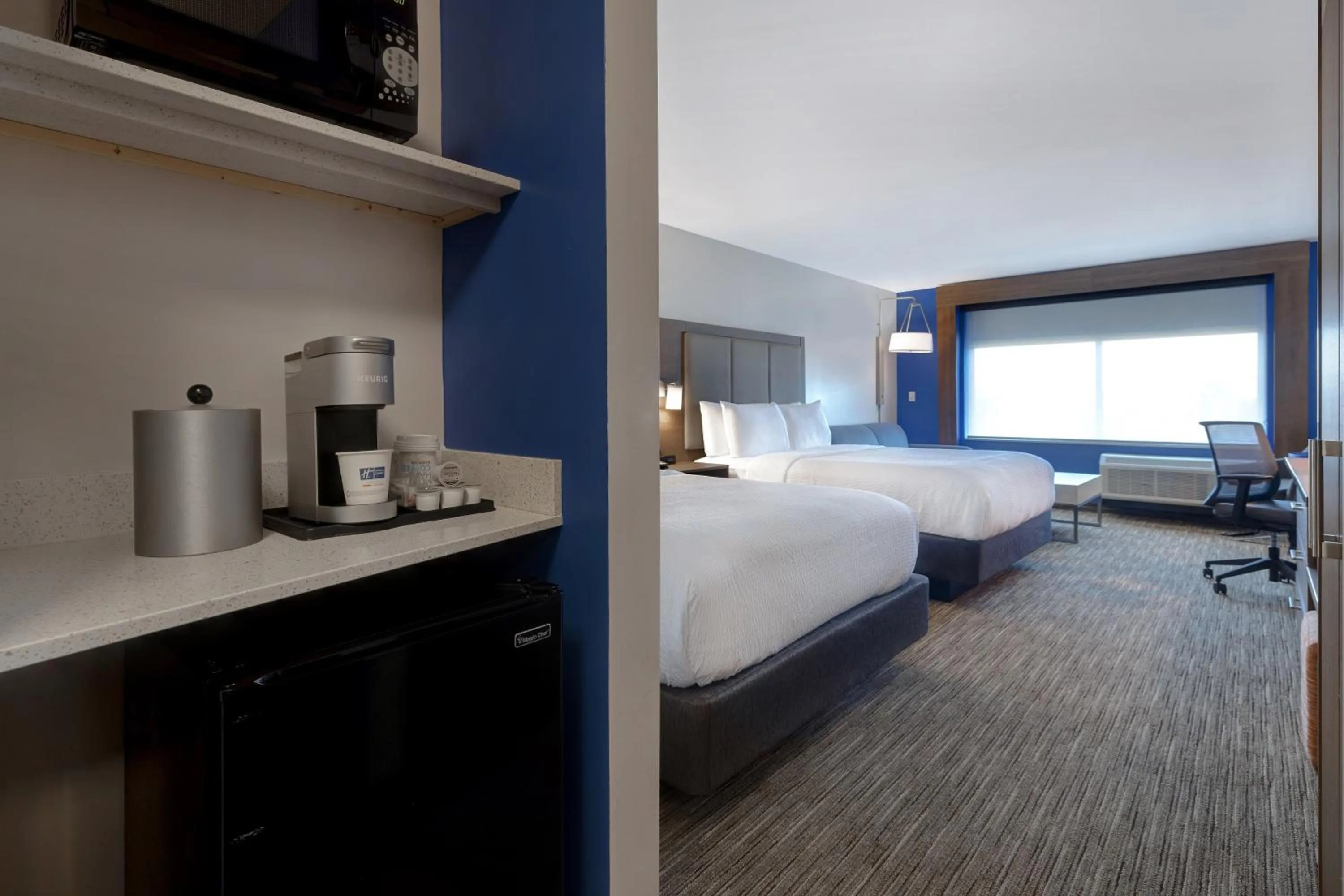 Photo of the whole room, Bed in Holiday Inn Express & Suites - Brighton by IHG
